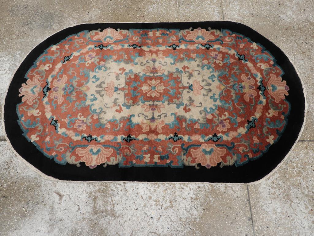 Vintage Chinese Art Deco Round Oval Accent Rug In Excellent Condition For Sale In New York, NY