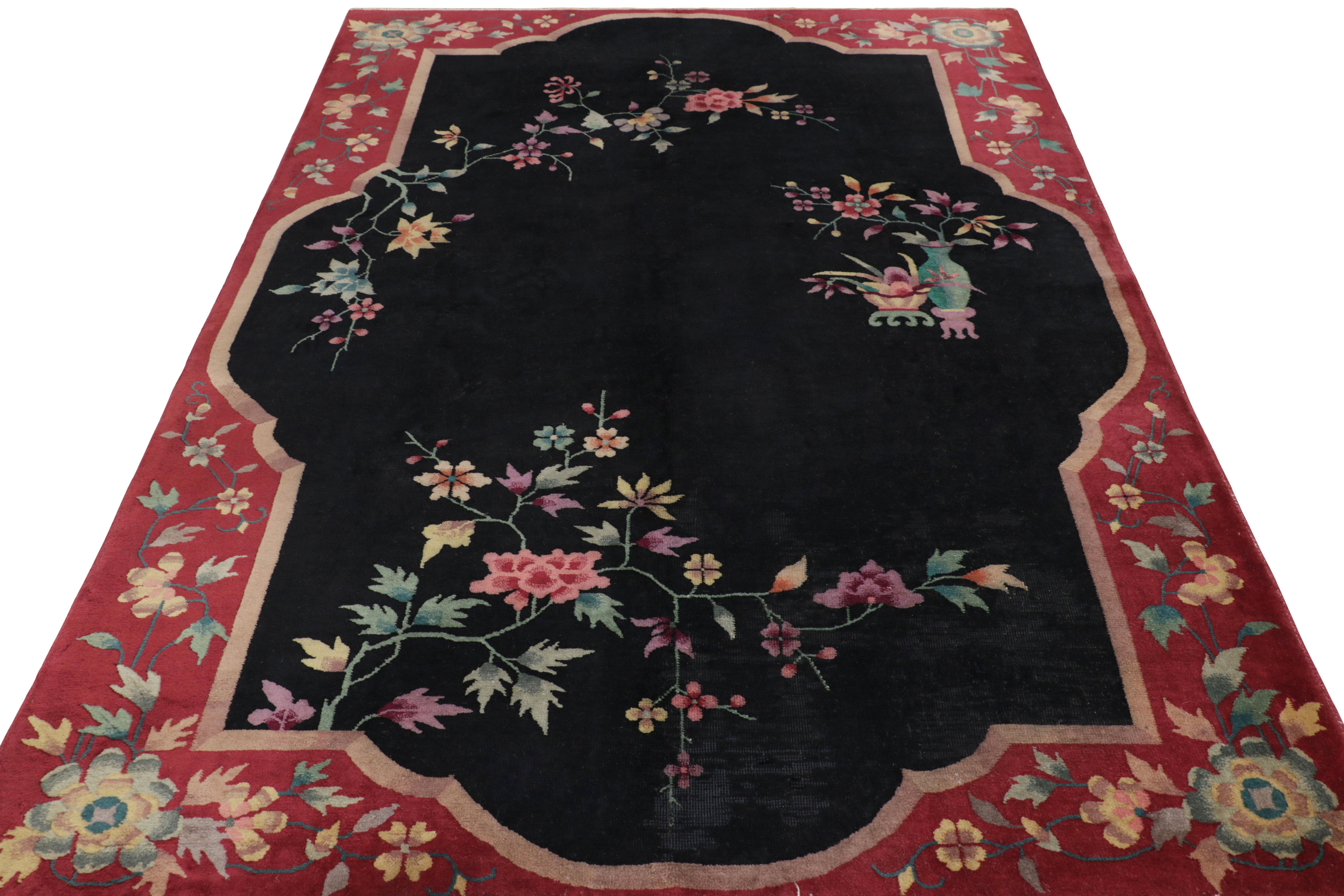 Chinesischer Art-Déco-Teppich in Rot und Schwarz mit Blumenmustern - Rug & Kilim im Zustand „Gut“ im Angebot in Long Island City, NY