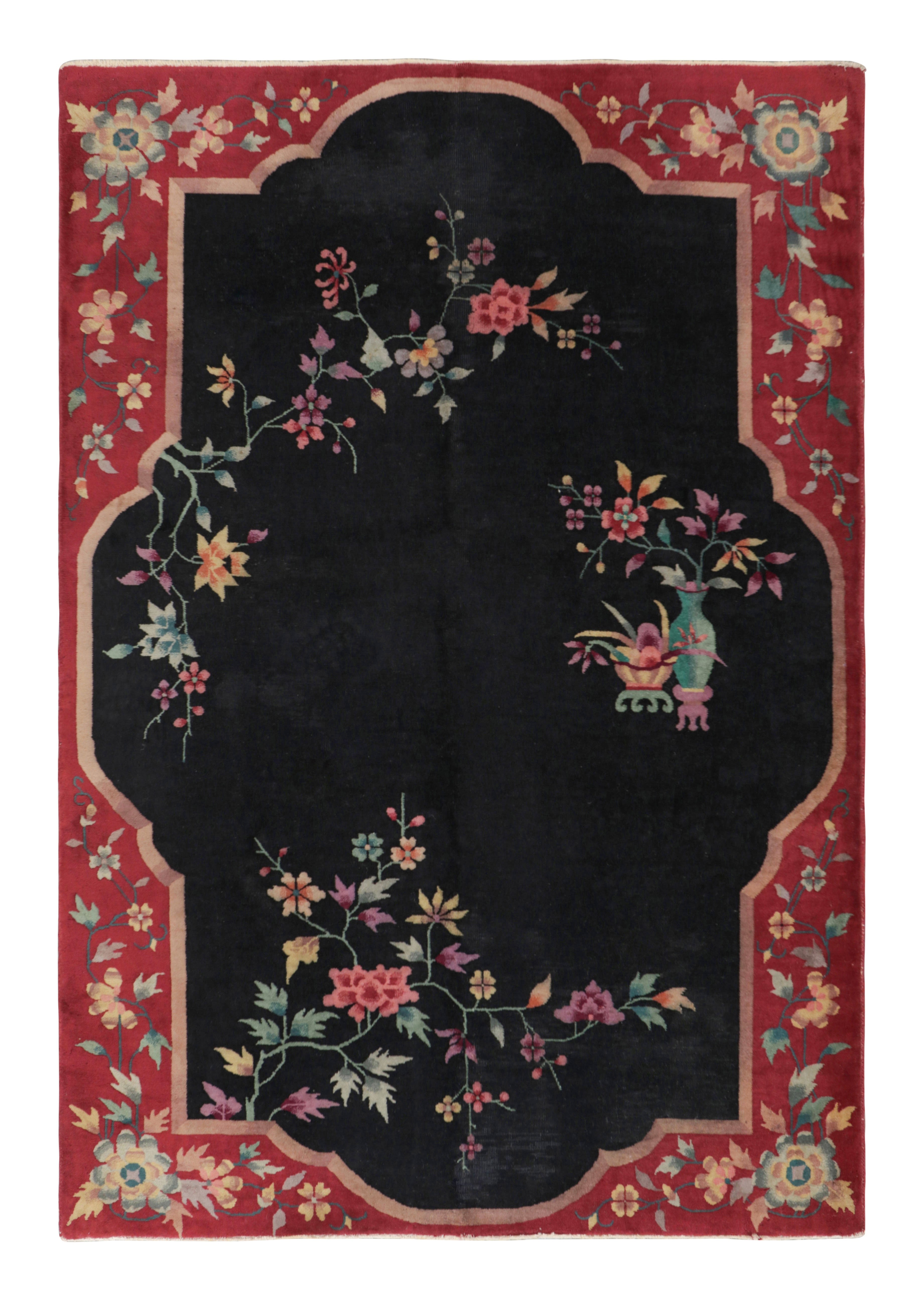 Alfombra Art Decó china vintage en rojo y negro con motivos florales - Rug & Kilim