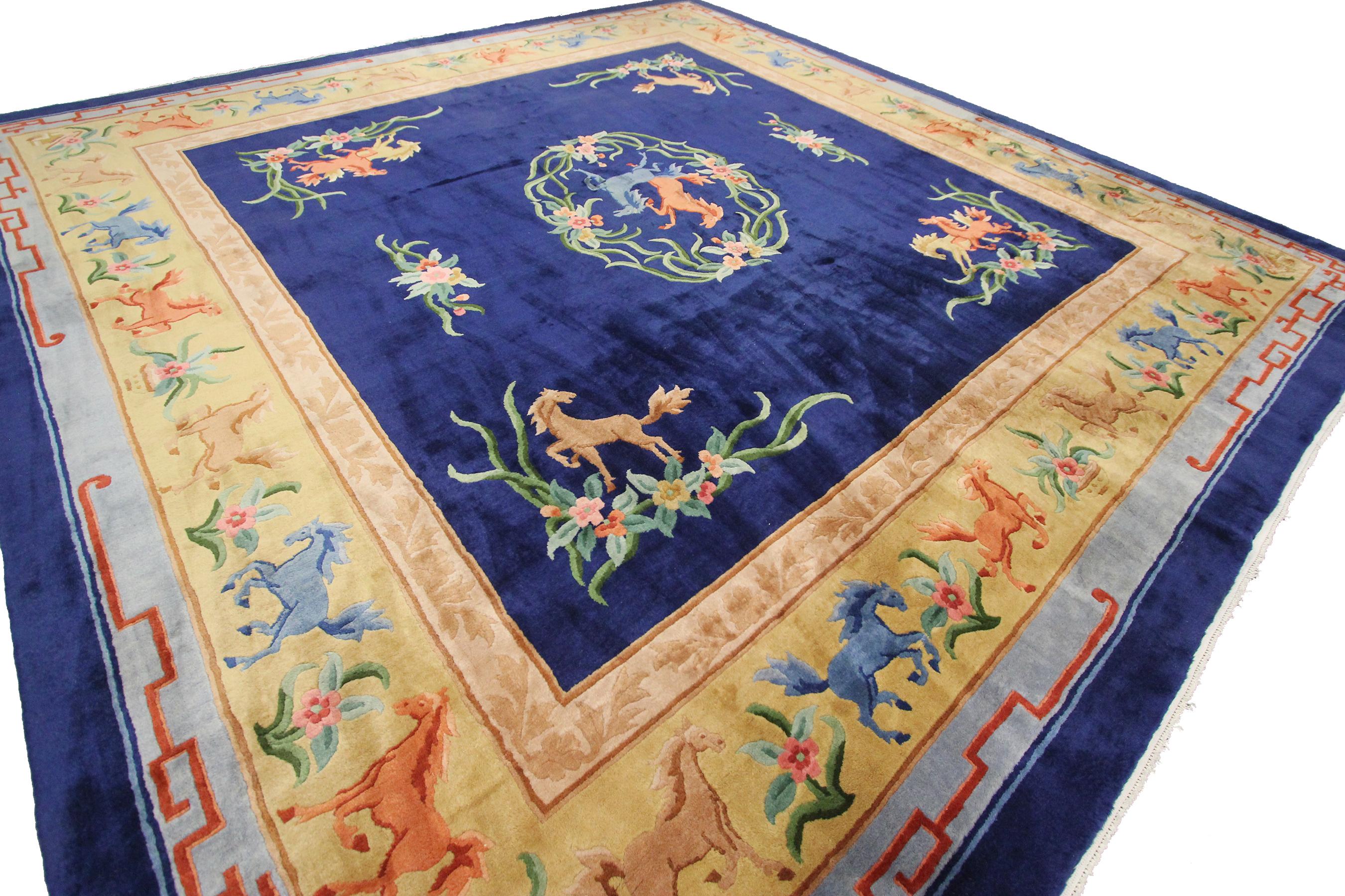 Chinesischer Vintage-Art-Déco-Teppich, quadratischer, handgefertigter Vintage-Teppich, Vintage (Wolle) im Angebot