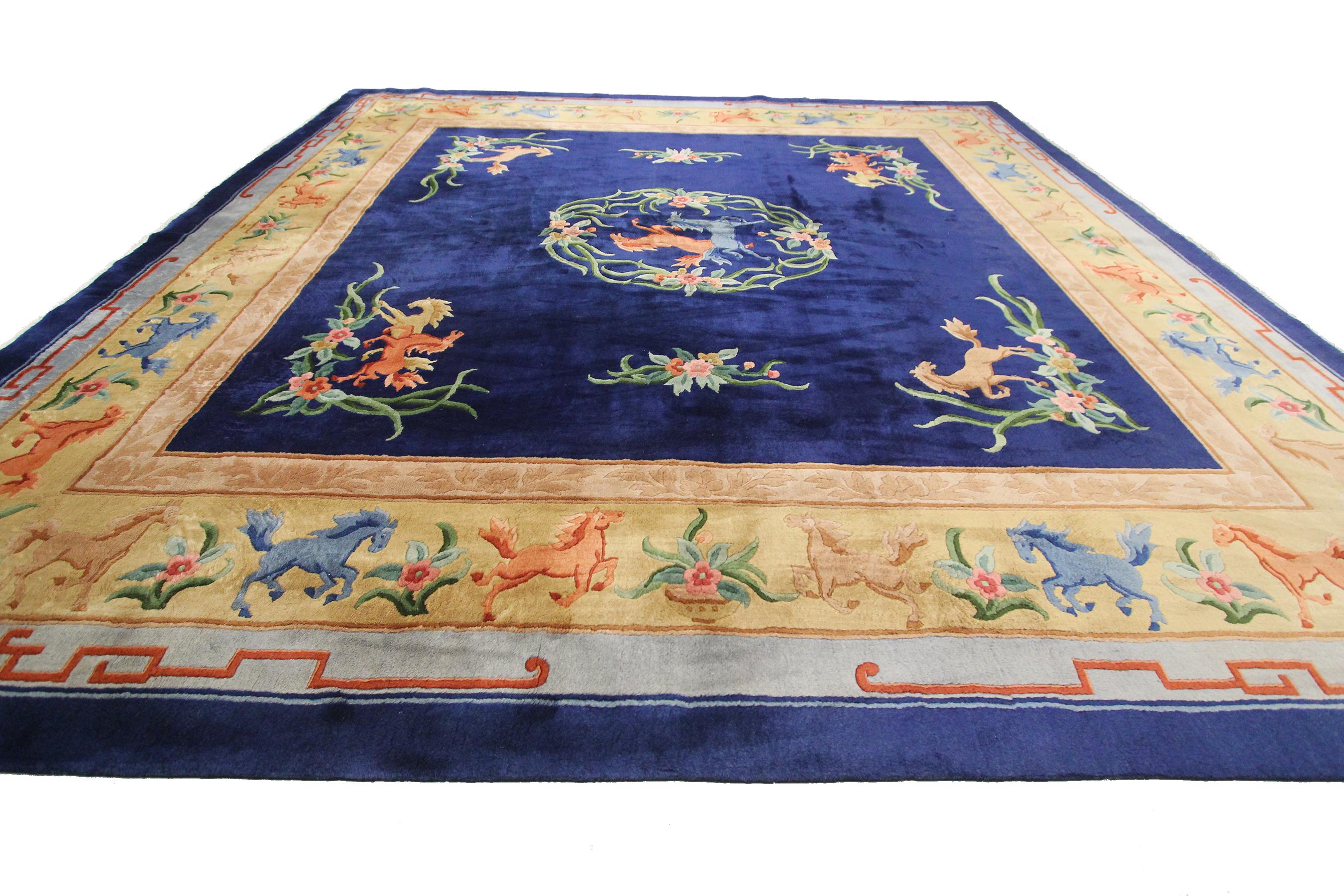 Chinesischer Vintage-Art-Déco-Teppich, quadratischer, handgefertigter Vintage-Teppich, Vintage im Angebot 1