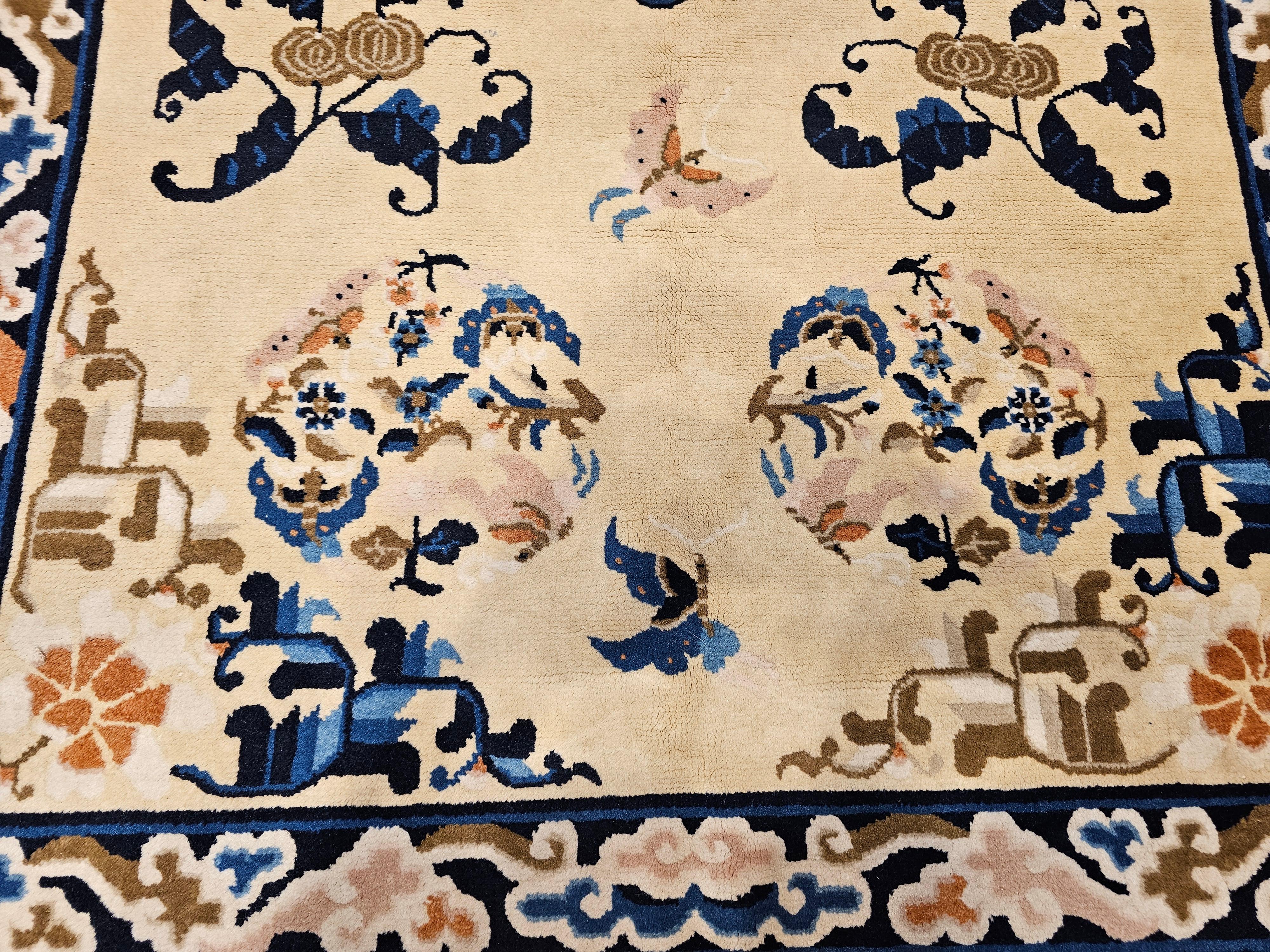 Chinesischer Vintage Art Deco Teppich mit Qulin und Phoenix in Marine, Blau, Elfenbein, Braun im Angebot 1