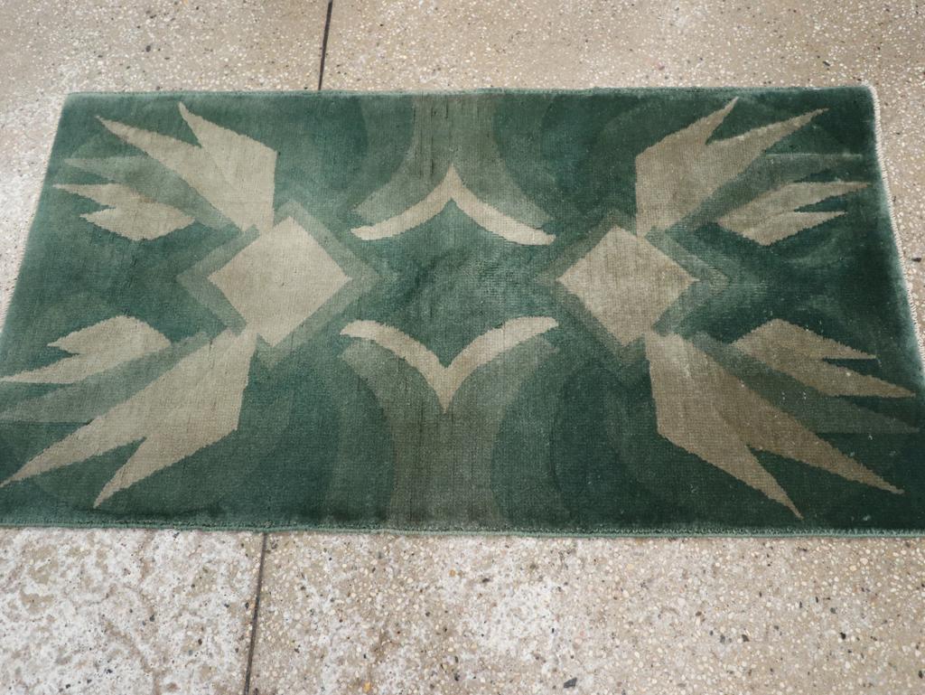 Vintage Chinese Art Deco Throw Rug In Excellent Condition For Sale In New York, NY
