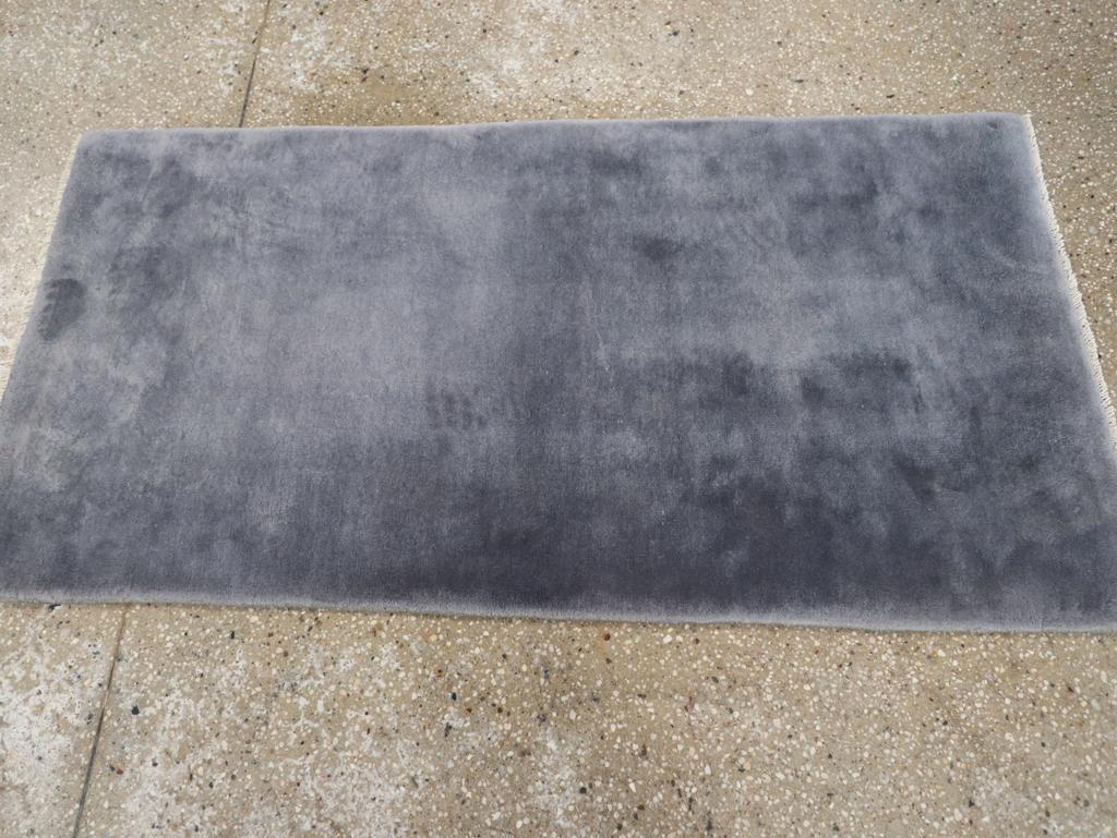 Vintage Chinese Art Deco Throw Rug In Excellent Condition For Sale In New York, NY