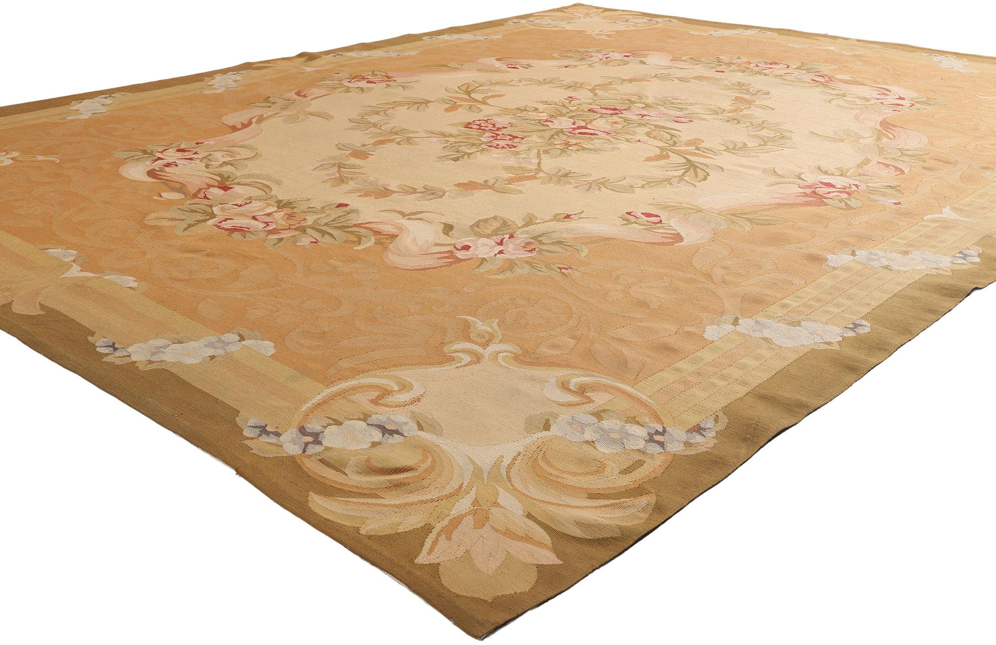 79143 Tapis chinois vintage d'Aubusson, 08'10 x 11'07. Ce tapis chinois vintage d'Aubusson en laine tissée à la main offre un aperçu d'un monde où règnent l'art et l'élégance. Au cœur de son design se trouve un médaillon central qui s'épanouit avec