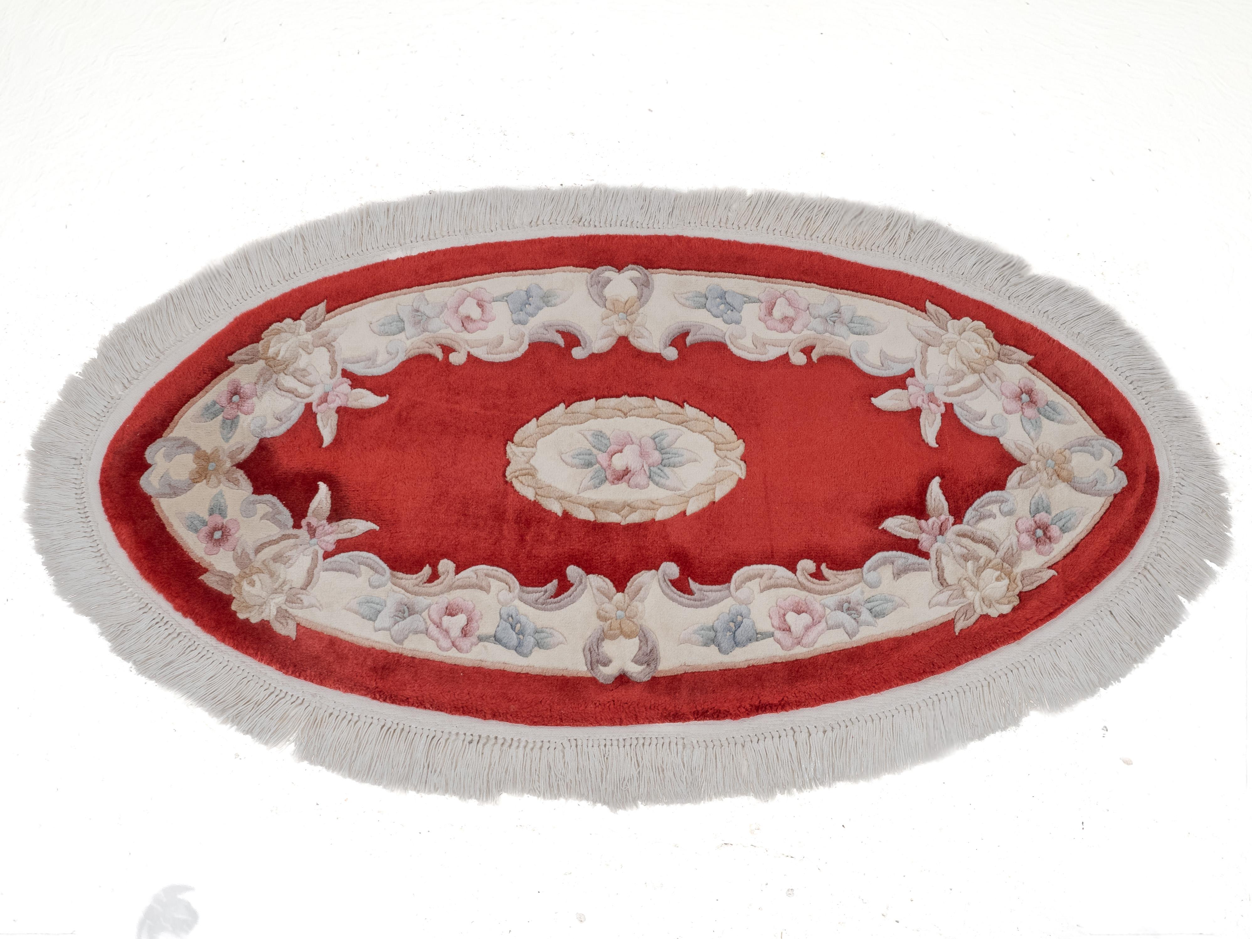 Tappeto vintage cinese Aubusson ovale tessuto a mano rosso 5'3