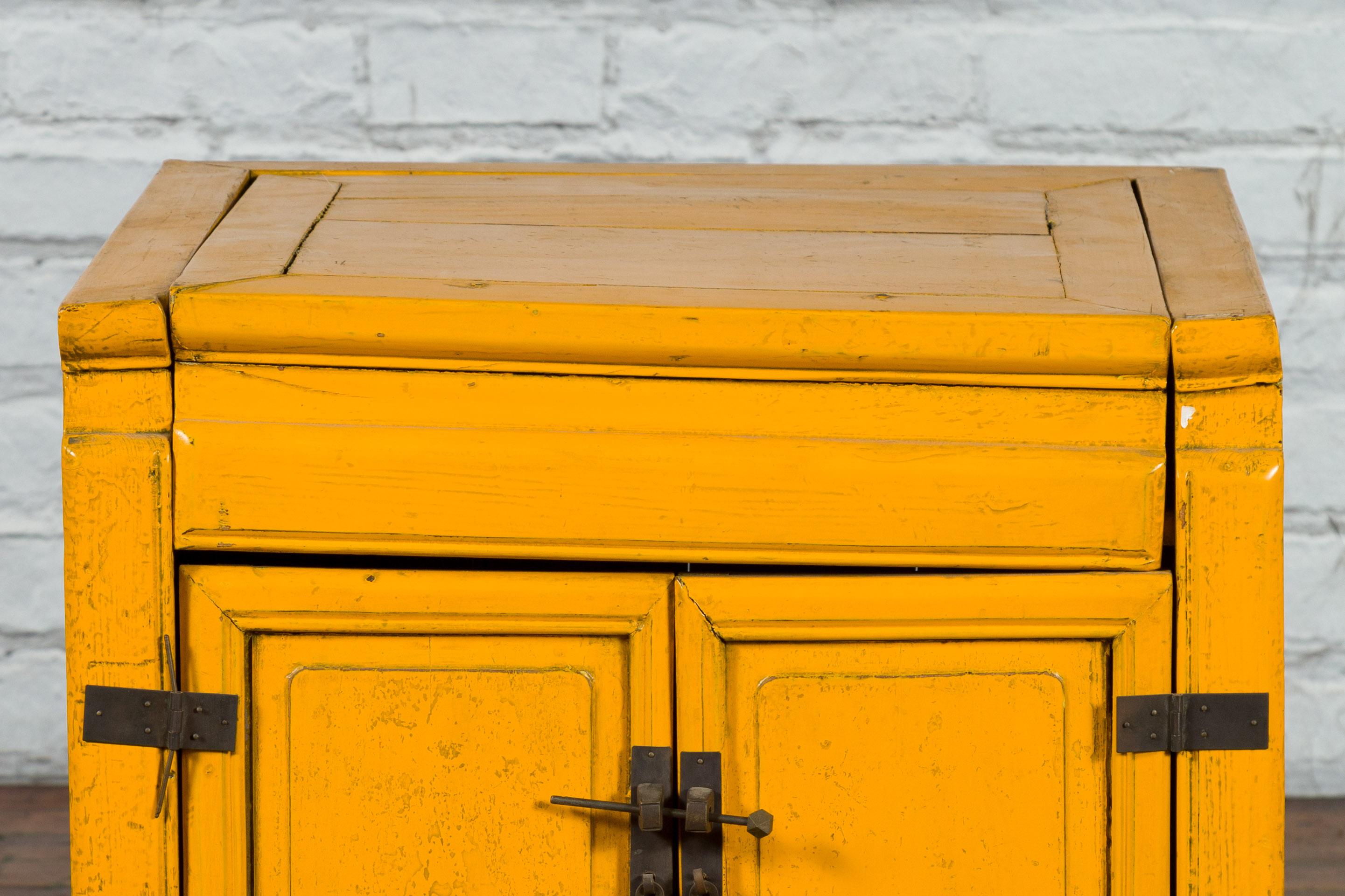 Lacquered Vintage Chinese Bedside Cabinet with Yellow Lacquer, Lift Top and Two Doors For Sale