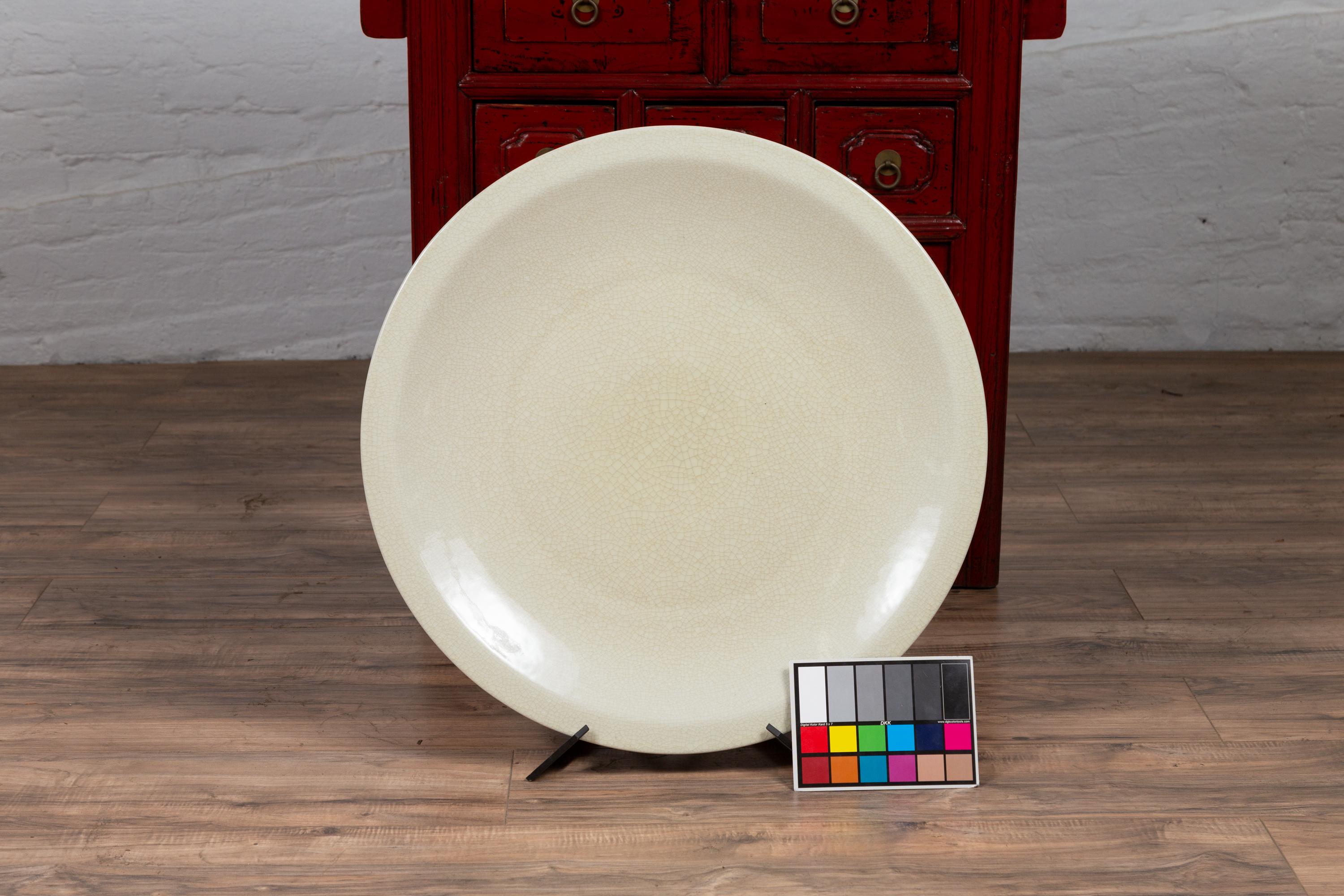 Assiette de présentation chinoise vintage en céramique beige des années 1980 en vente 5