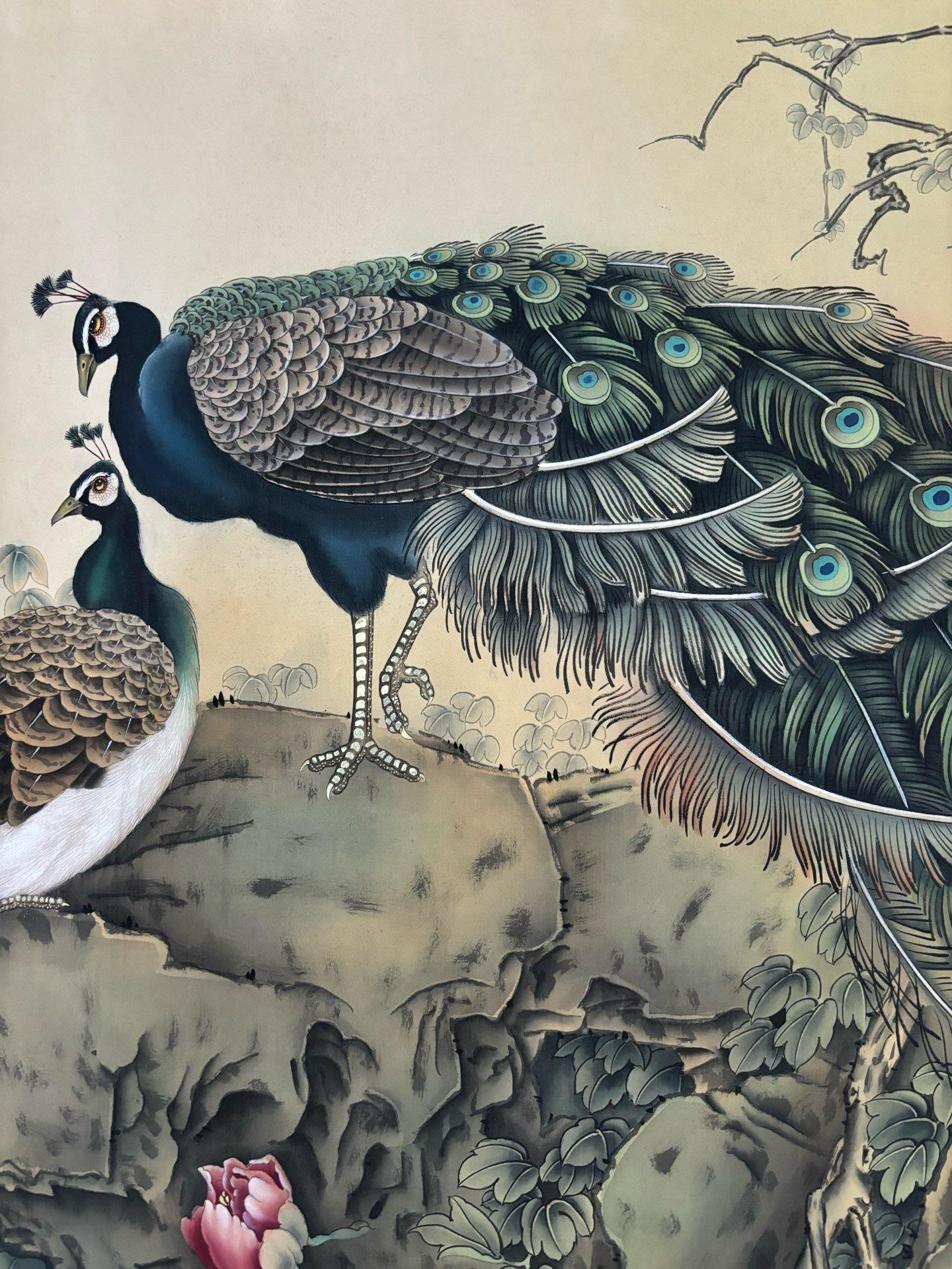 Pergamena di seta cinese d'epoca dipinta a mano con pavoni e fiori - Marcata Zhang Daqian in vendita 2