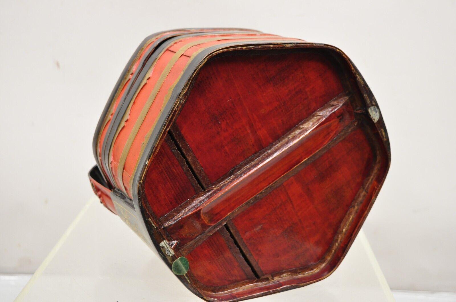 Boîte de panier chinoise vintage en bois à couvercle peinte à fleurs en laque noire et rouge en vente 3