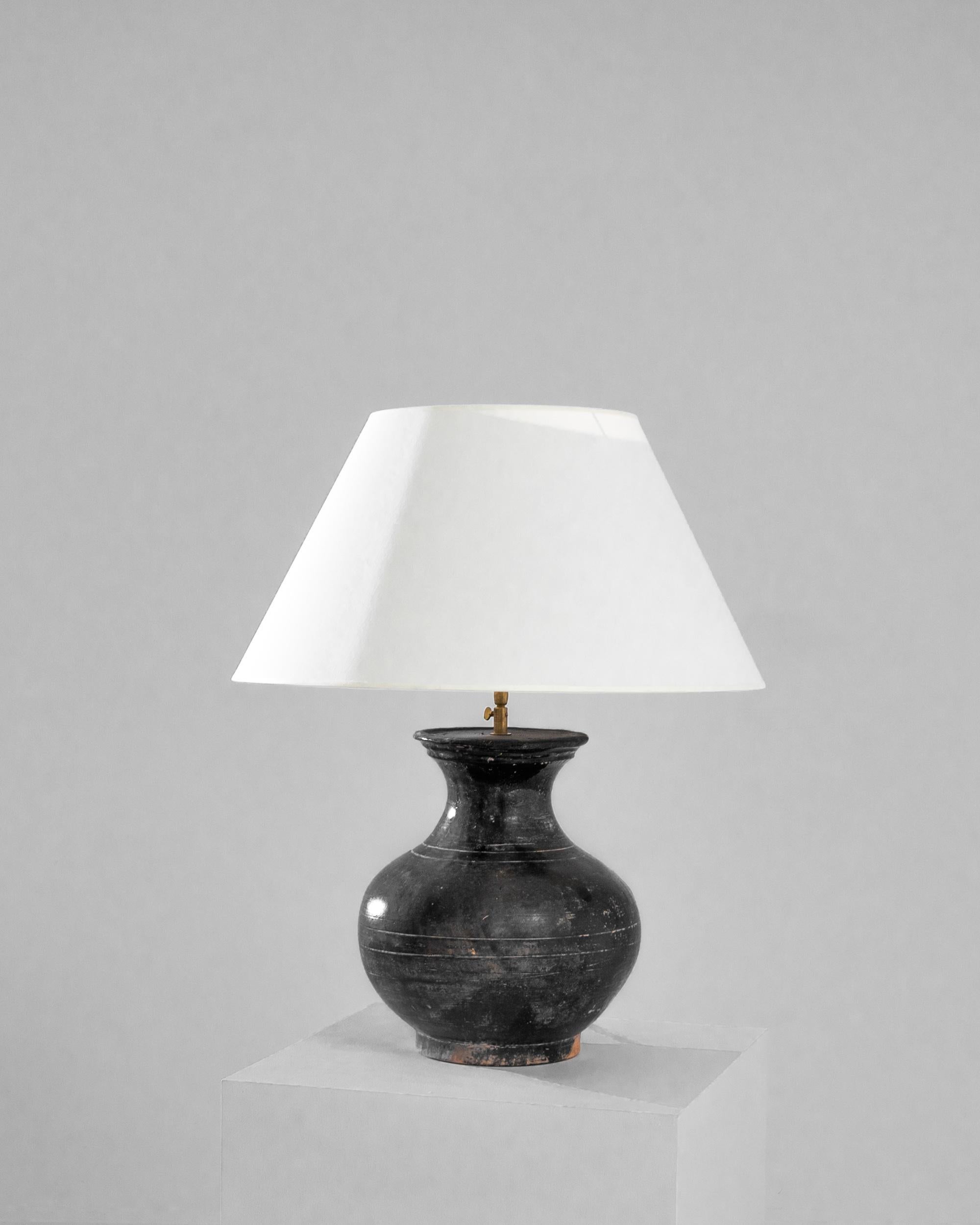 Vintage Chinese Black Ceramic Vase Table Lamp In Good Condition In High Point, NC