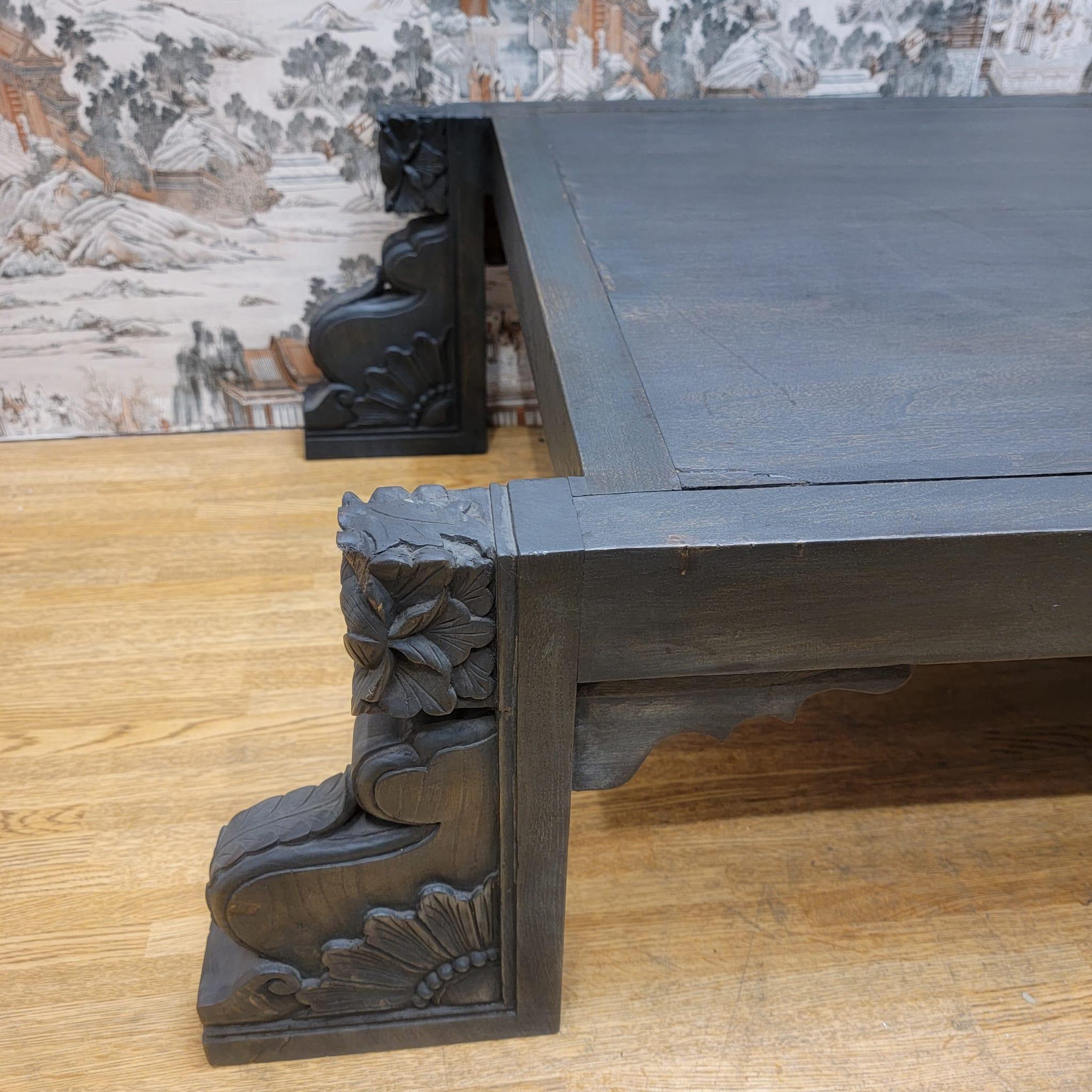 Chinese Export Vintage Chinese Black Elmwood Coffee Table with Carved Legs For Sale