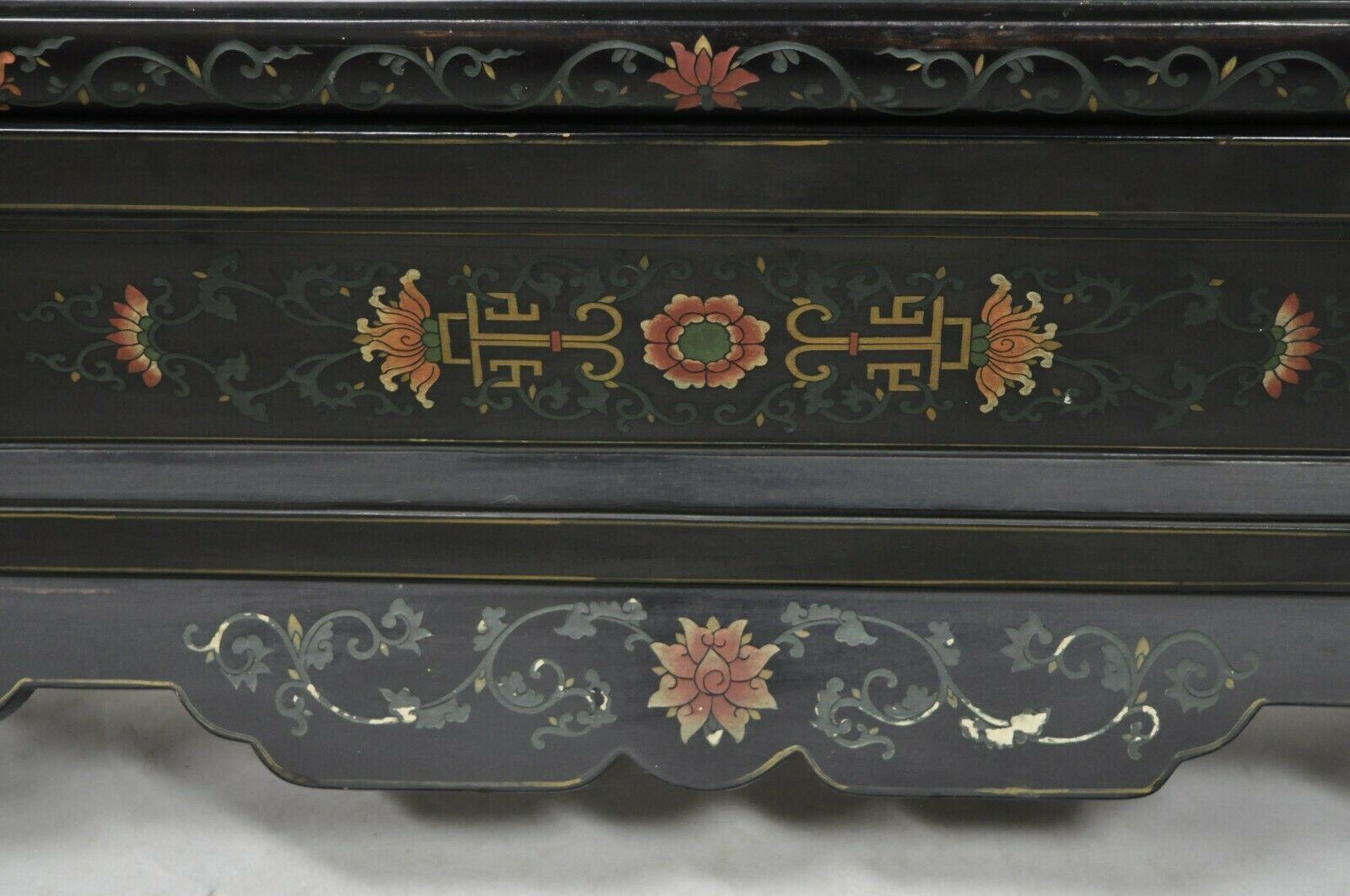 Vintage Chinese Black Lacquer Asian Fireplace Screen Fire Screen Divider In Good Condition For Sale In Philadelphia, PA