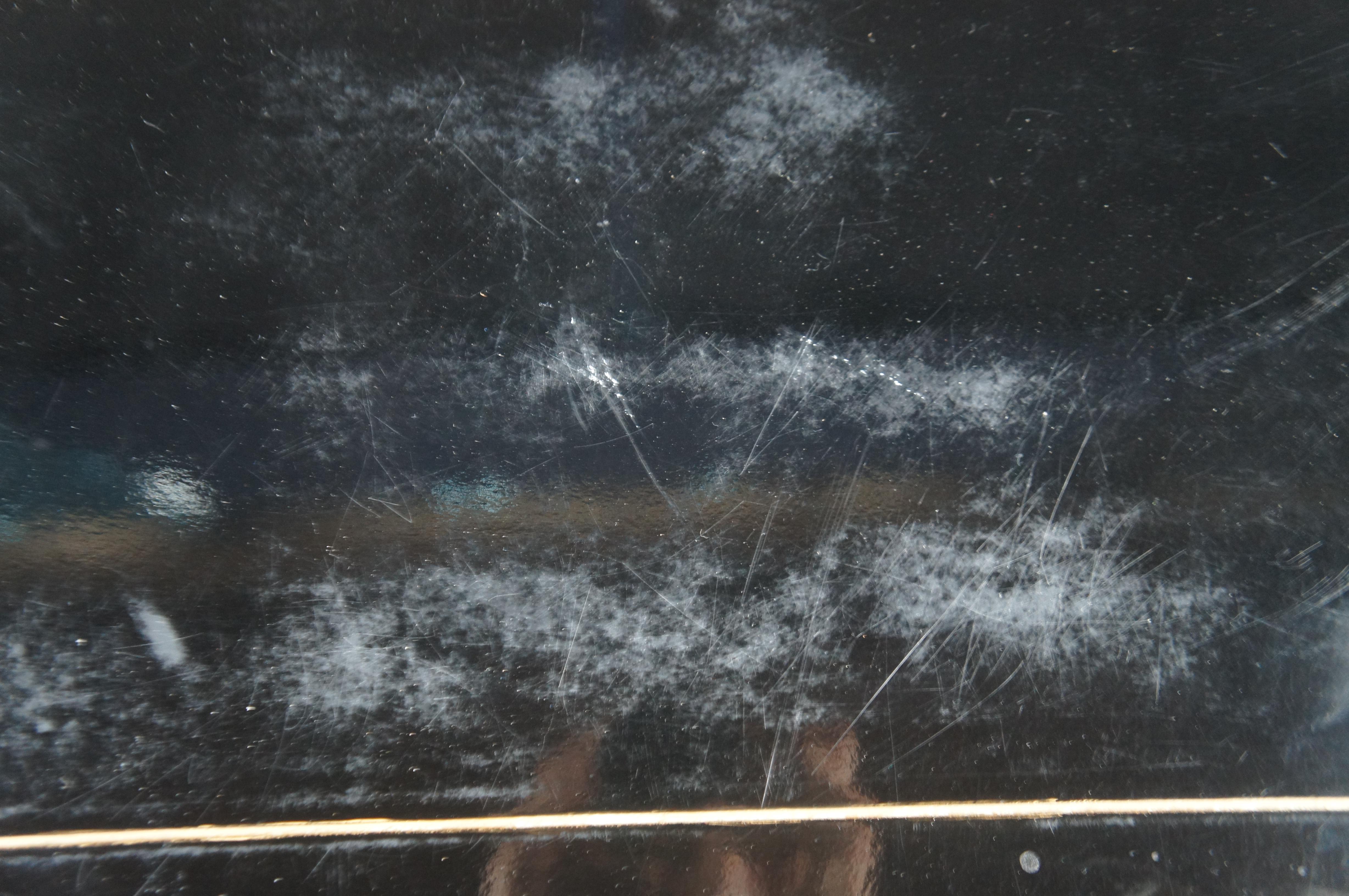 Vintage Chino Laca Negra Dimunitive Pequeña Mesa Auxiliar Gabinete Chinoiserie Madera dura en venta