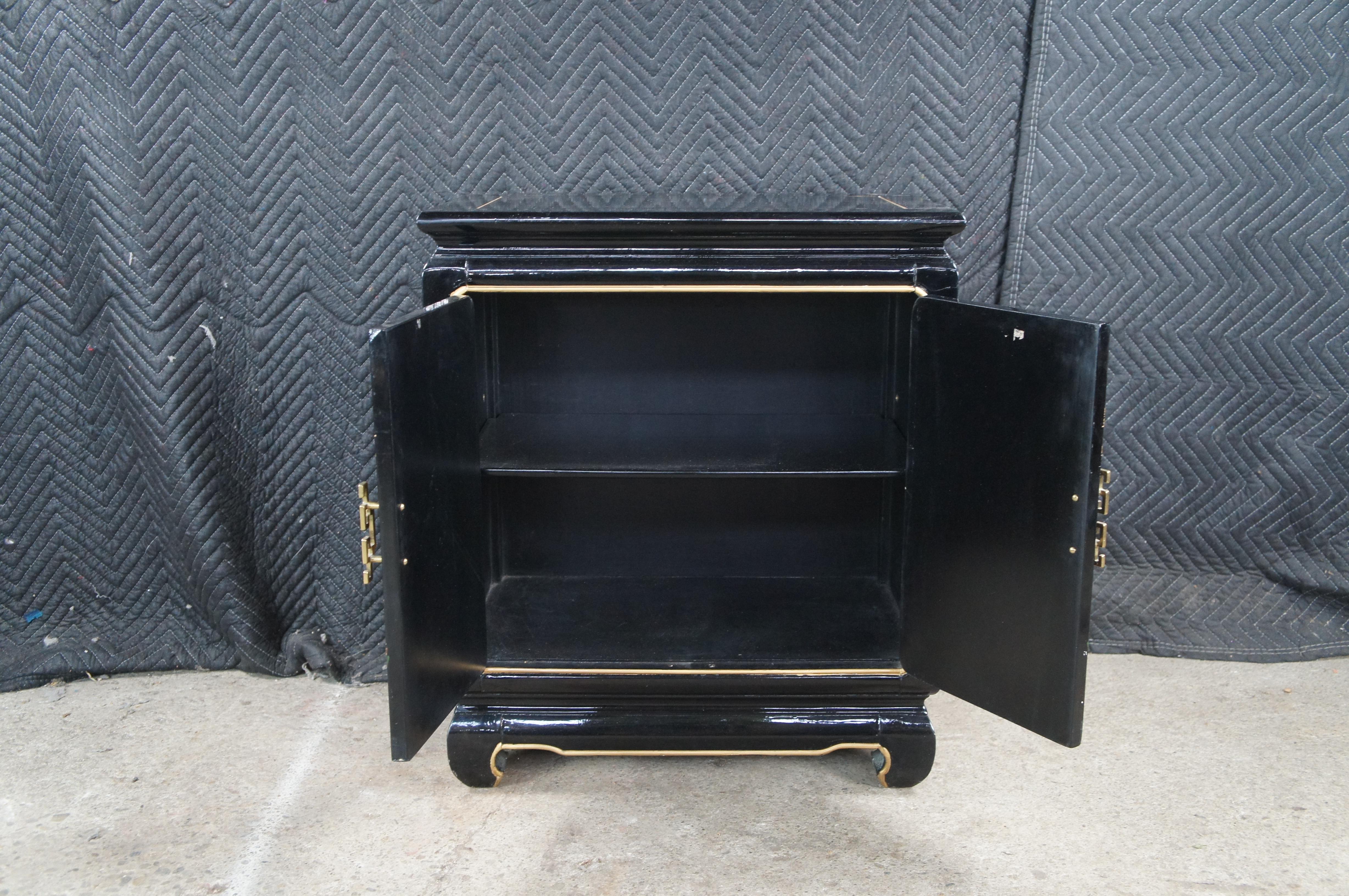 Vintage Chino Laca Negra Dimunitive Pequeña Mesa Auxiliar Gabinete Chinoiserie en venta 3