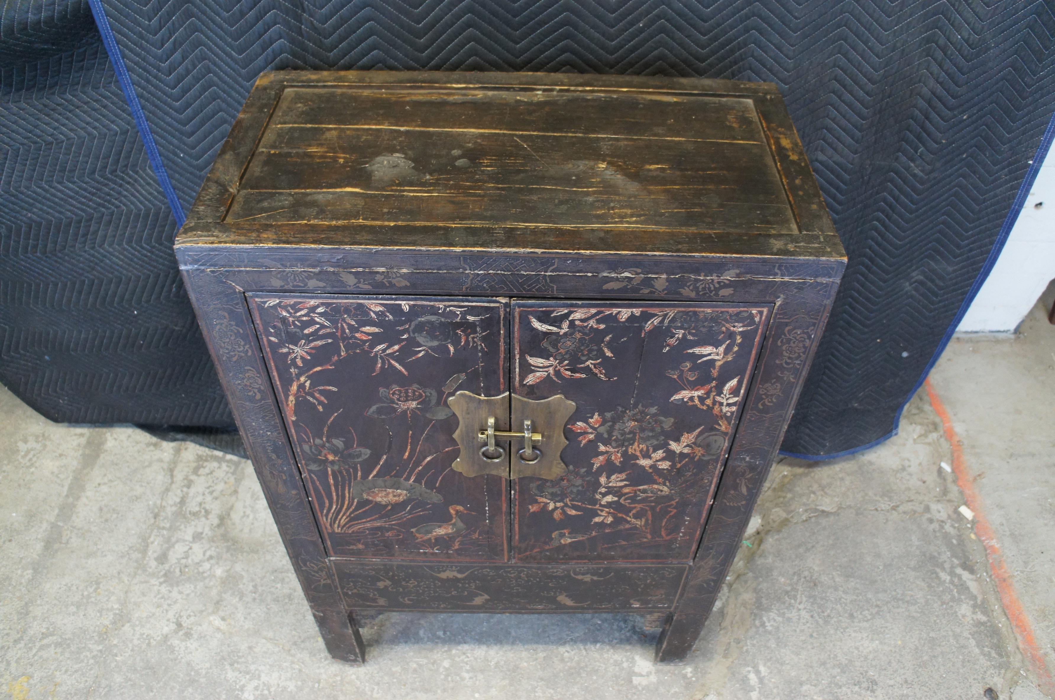Vintage Chinese Black Lacquer Hand Painted Armoire Wardrobe Cabinet Duck Scene In Good Condition For Sale In Dayton, OH