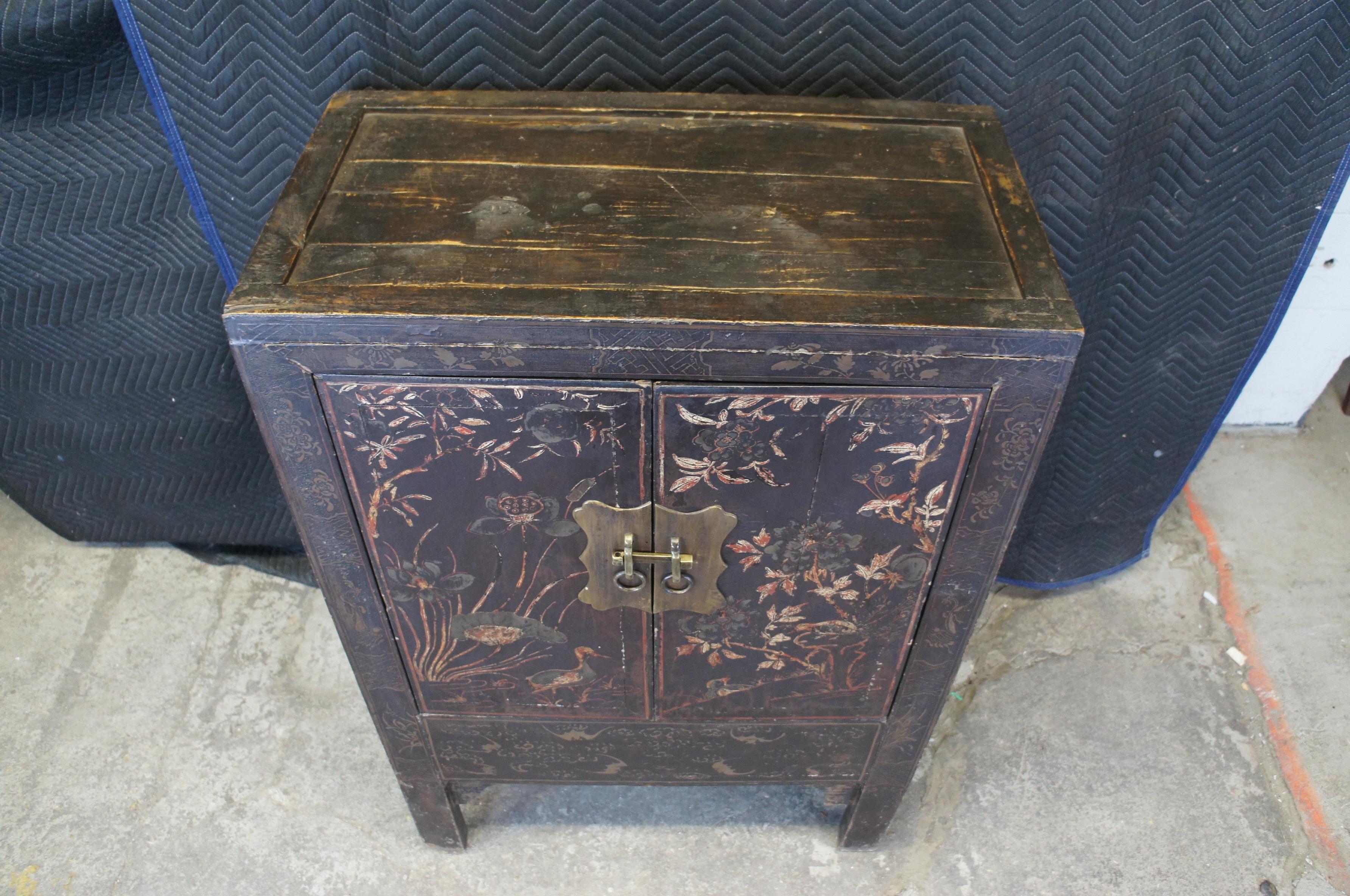 Vintage Chinese Black Lacquer Hand Painted Armoire Wardrobe Cabinet Duck Scene In Good Condition In Dayton, OH
