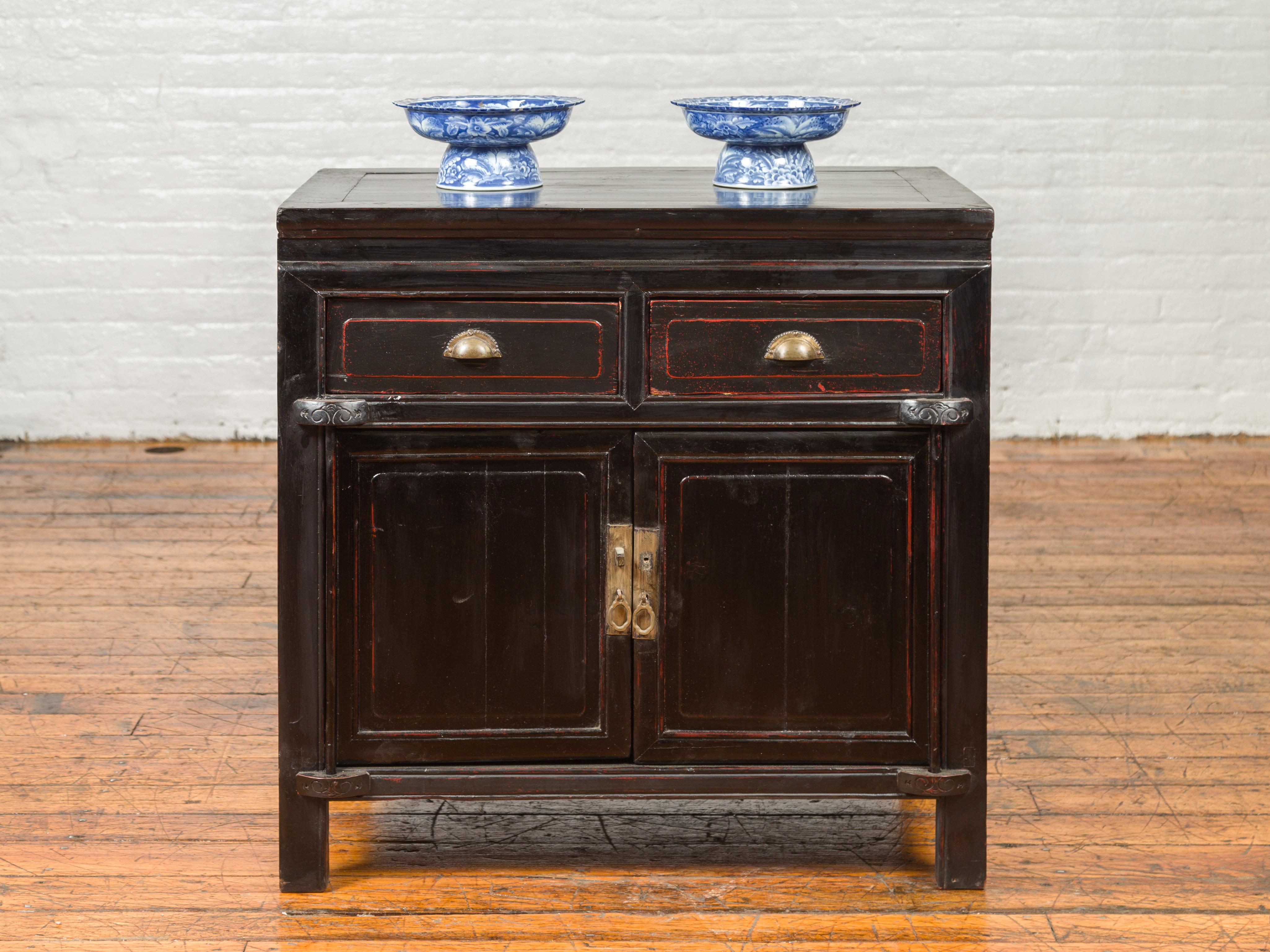 20th Century Vintage Chinese Black Lacquered Buffet with Red Highlights, Drawers and Doors