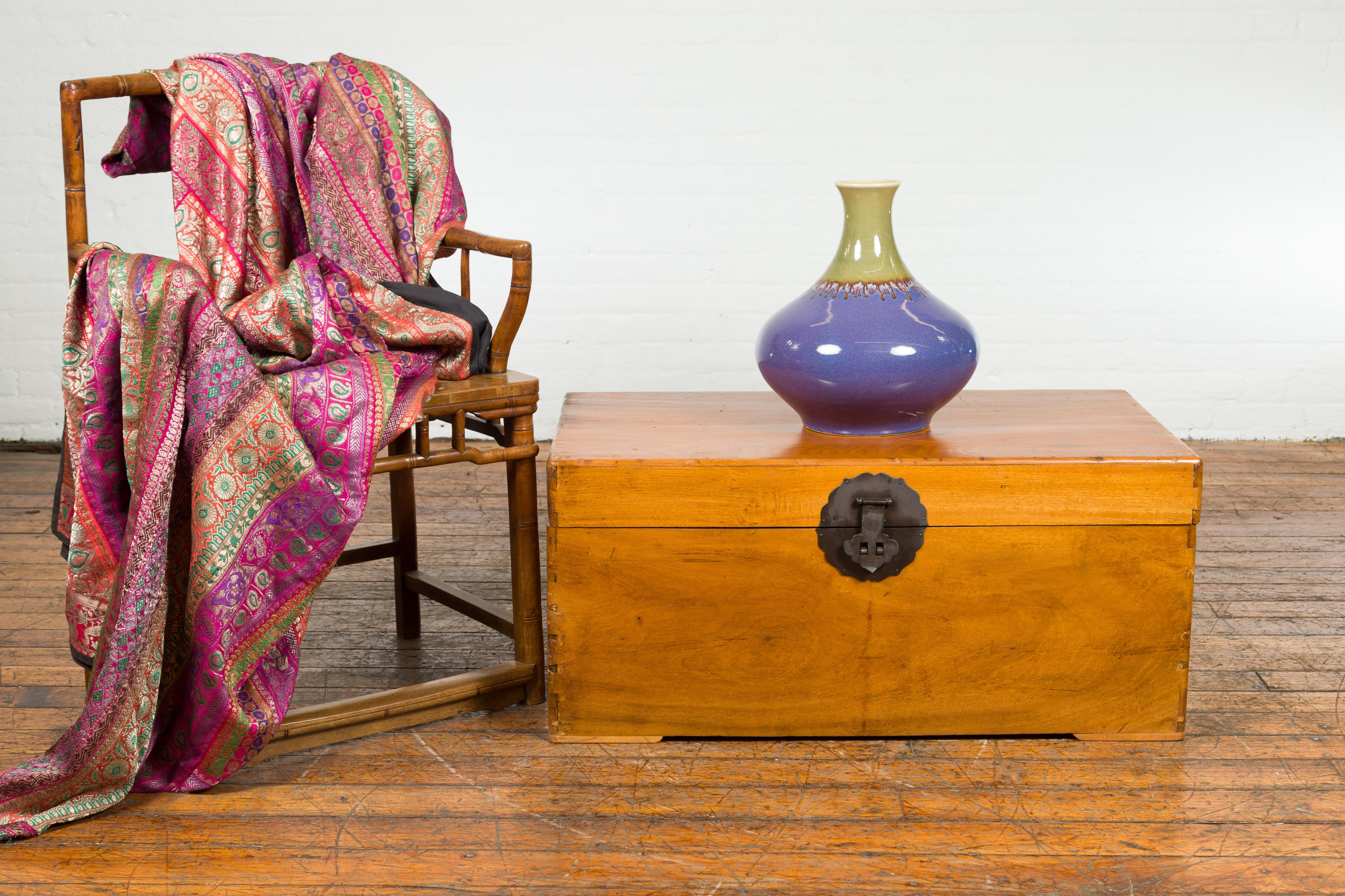 Vintage Chinese Blanket Chest with Lateral Handles and Dovetail Construction In Good Condition In Yonkers, NY