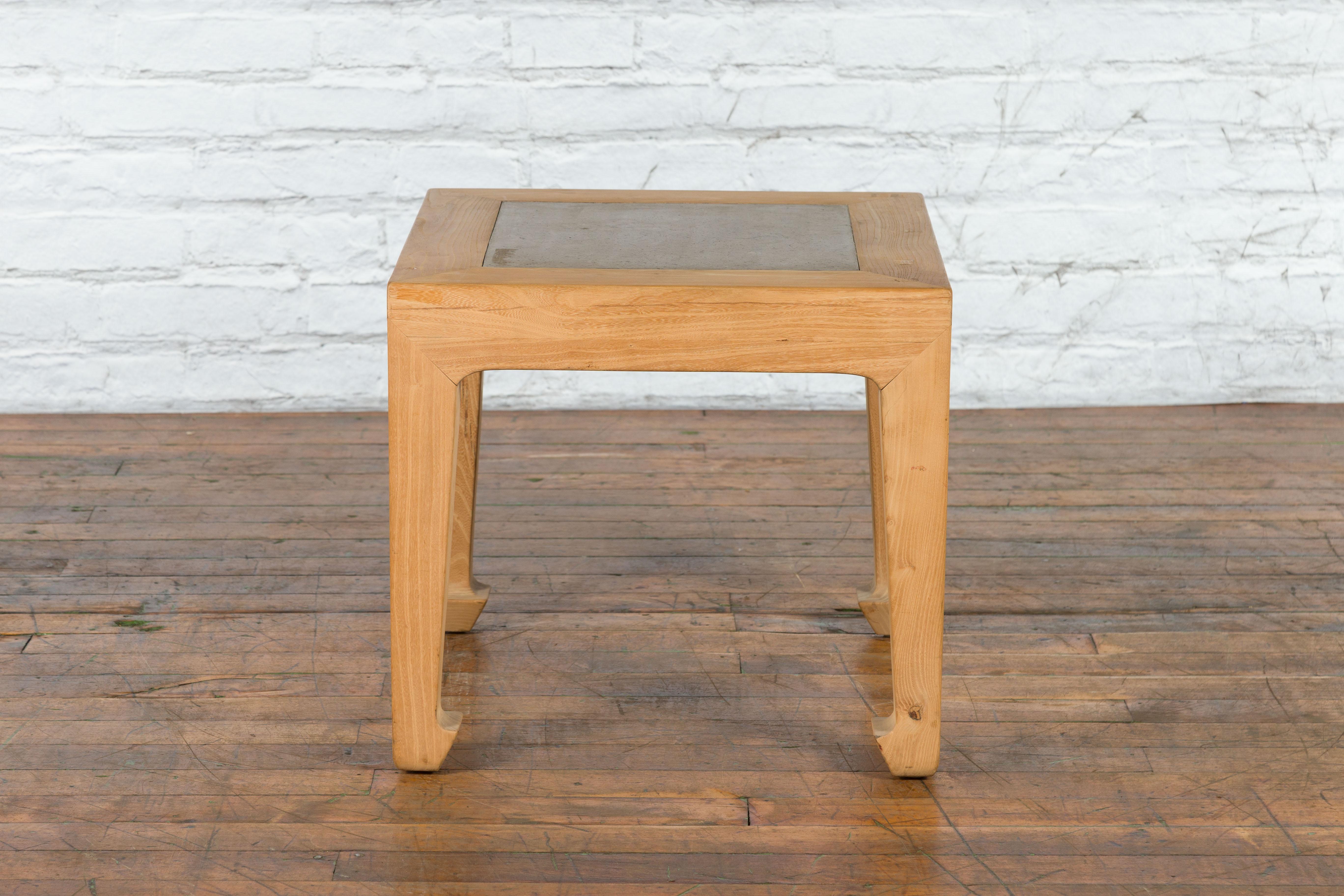 Table d'appoint chinoise carrée en bois d'orme blanchi avec plateau en carreaux de pierre insérés en vente 8