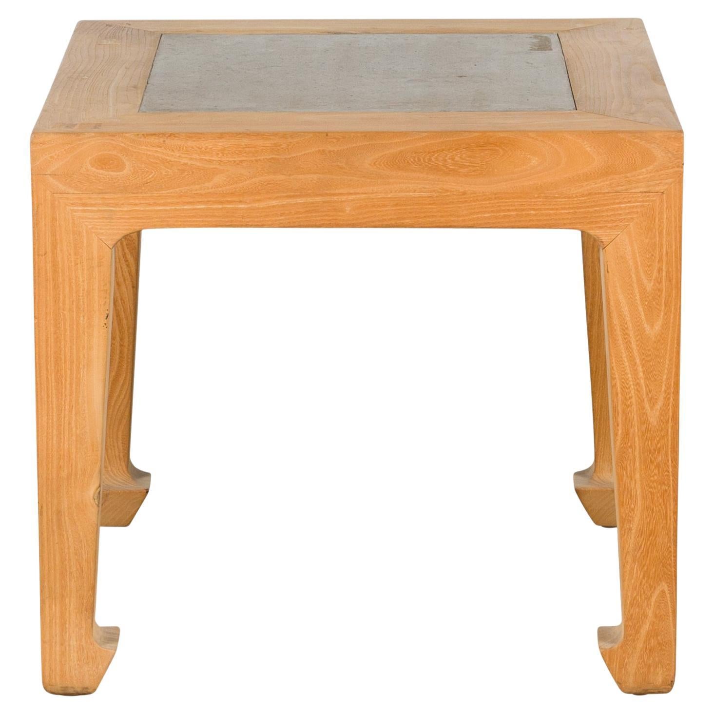 Table d'appoint chinoise carrée en bois d'orme blanchi avec plateau en carreaux de pierre insérés
