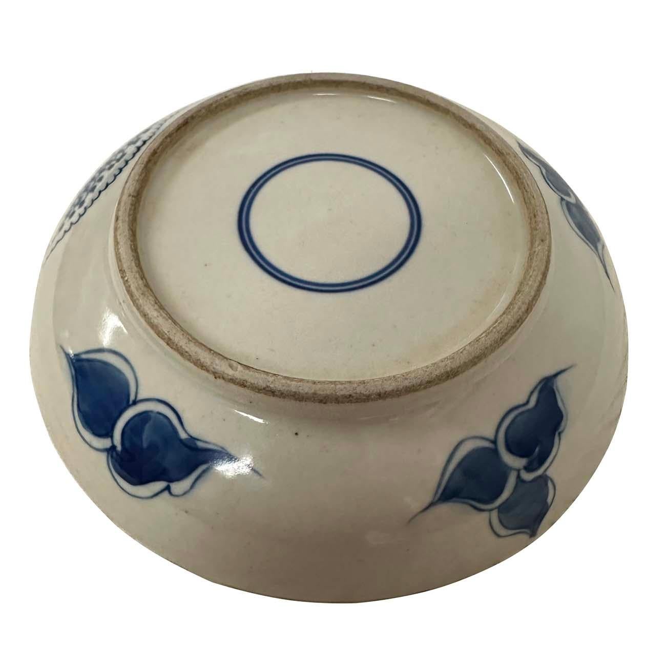 Vintage Chinese Blue and White Porcelain Dragon Plate In Good Condition In Pomona, CA