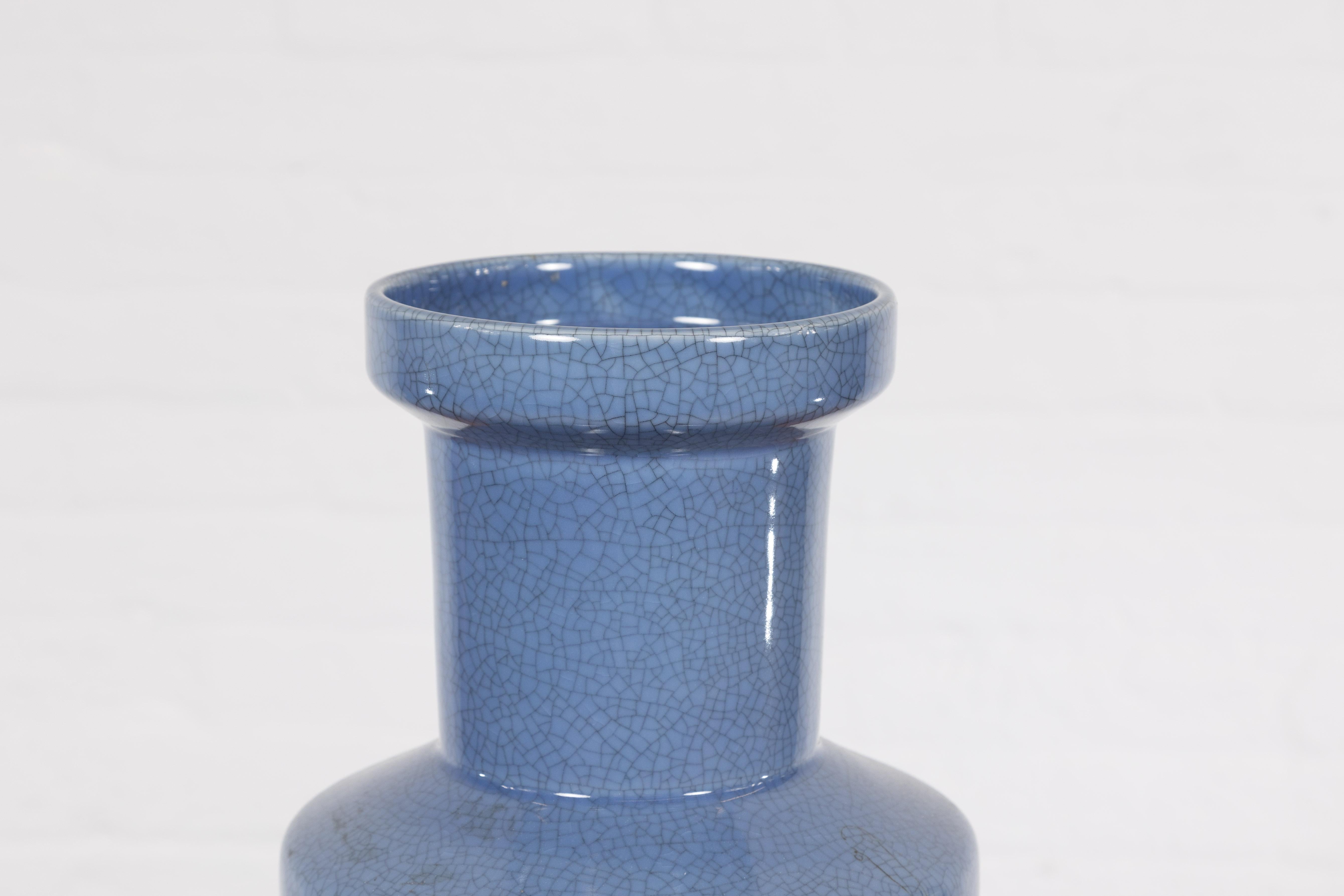 Crackle Blue Chinese Vintage Vase For Sale 3