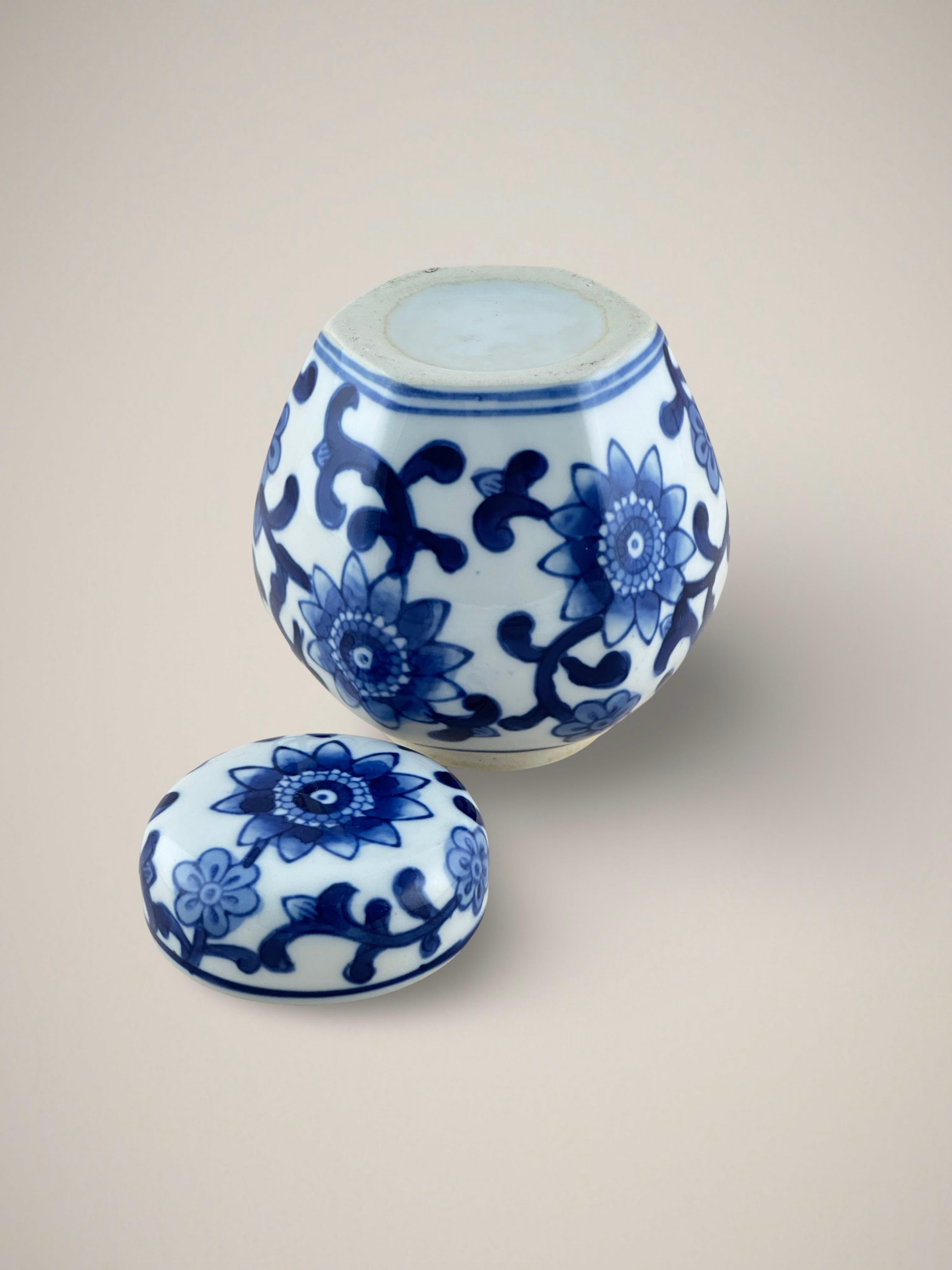 20th Century Vintage Chinese Blue Underglaze Porcelain Ginger Jar, Ming Style For Sale