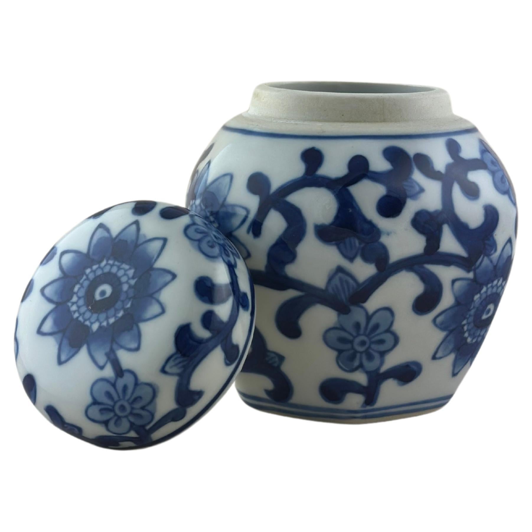 Vintage Chinese Blue Underglaze Porcelain Ginger Jar, Ming Style For Sale