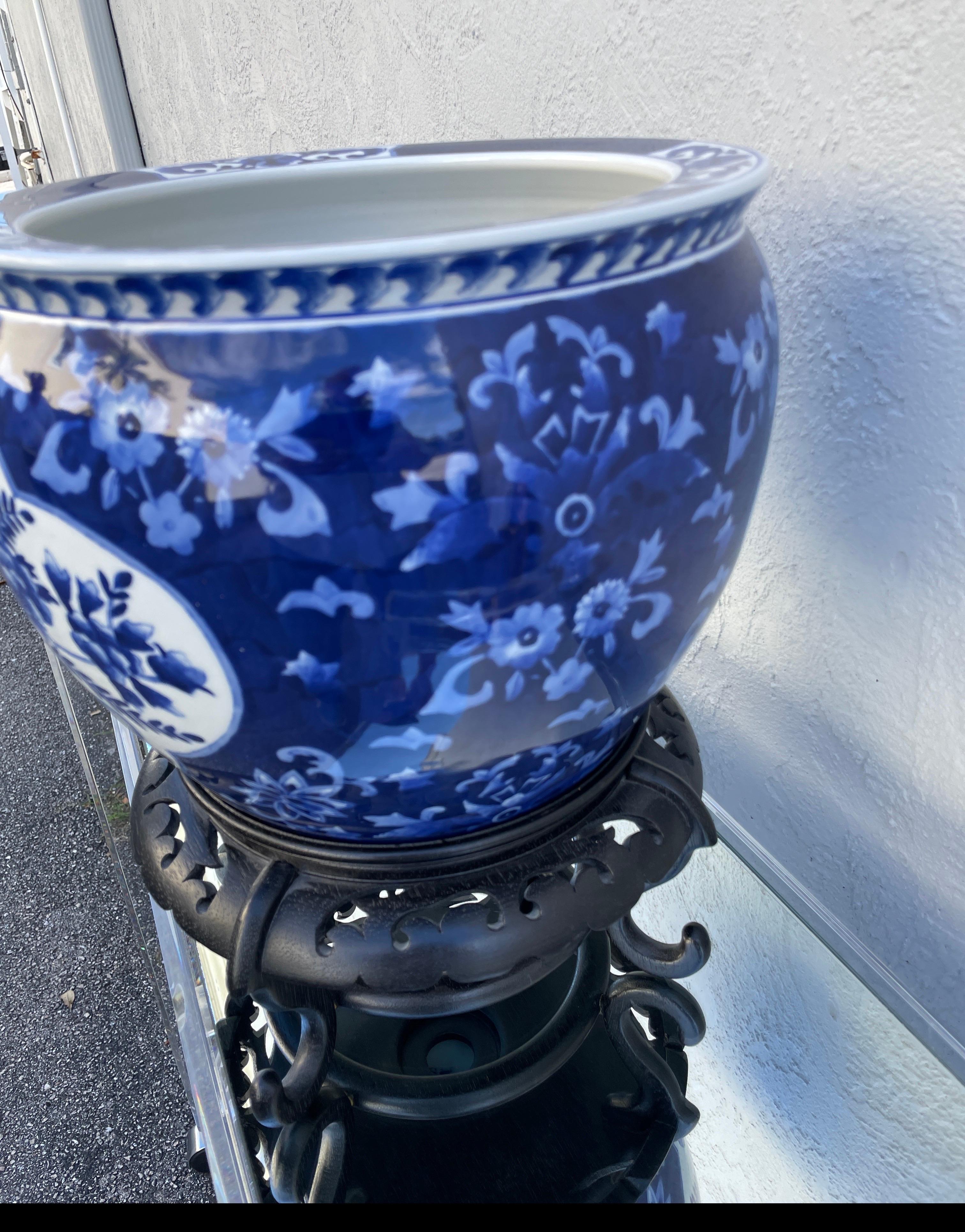 Vintage Chinese Blau & Weiß Cache Topf auf Stand (Chinesisch) im Angebot