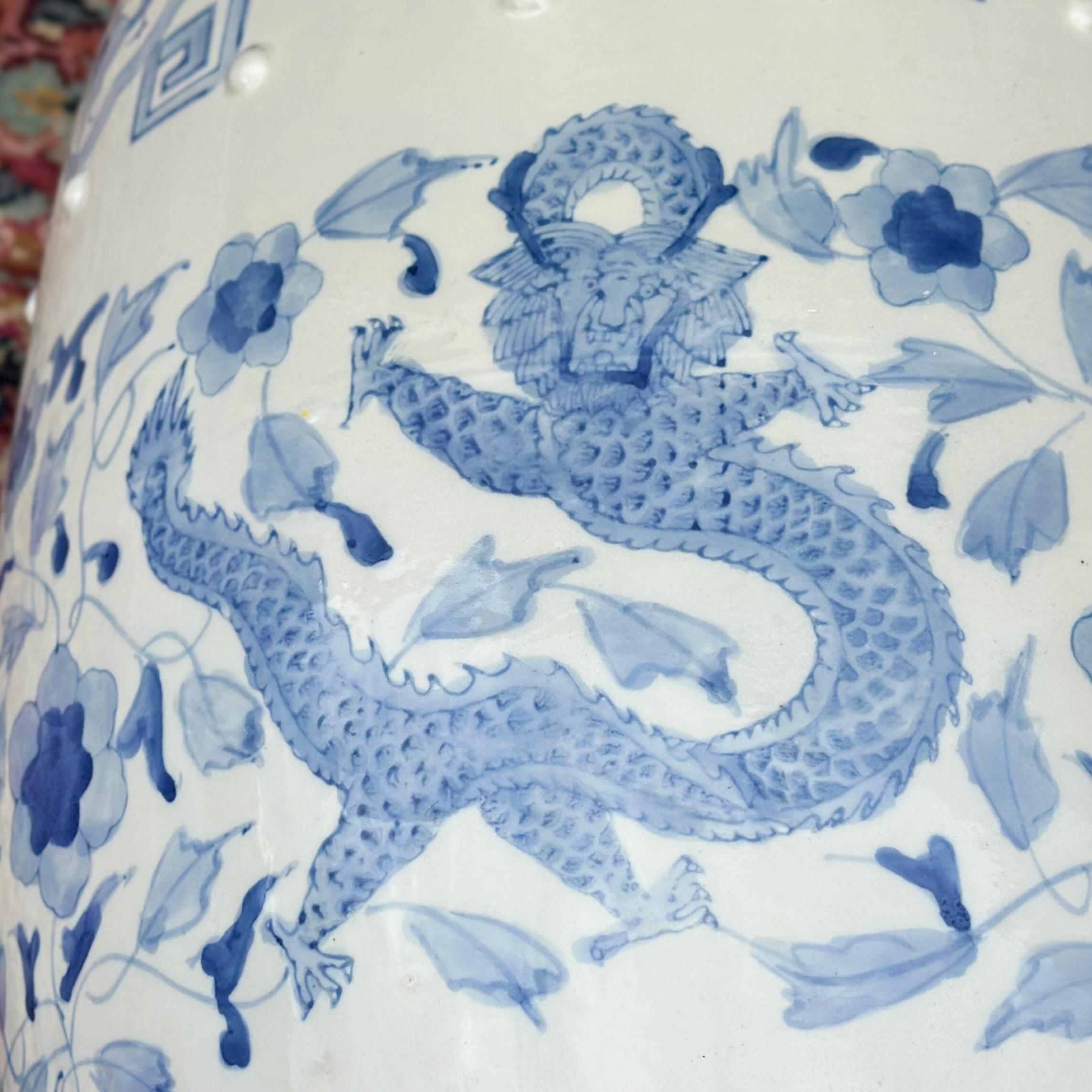 Vintage Chinese Blue & White Hand Painted Ceramic Garden Stool Drum Side Table For Sale 6