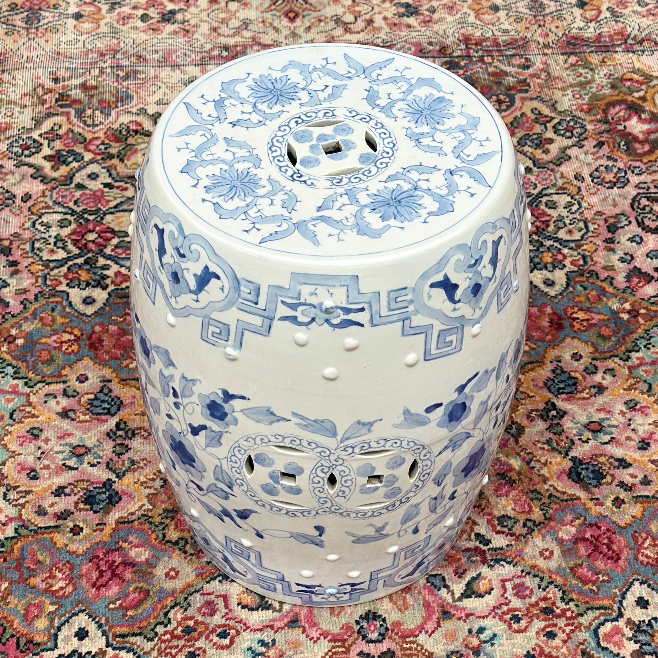 Chinoiserie Vintage Chinese Blue & White Hand Painted Ceramic Garden Stool Drum Side Table For Sale