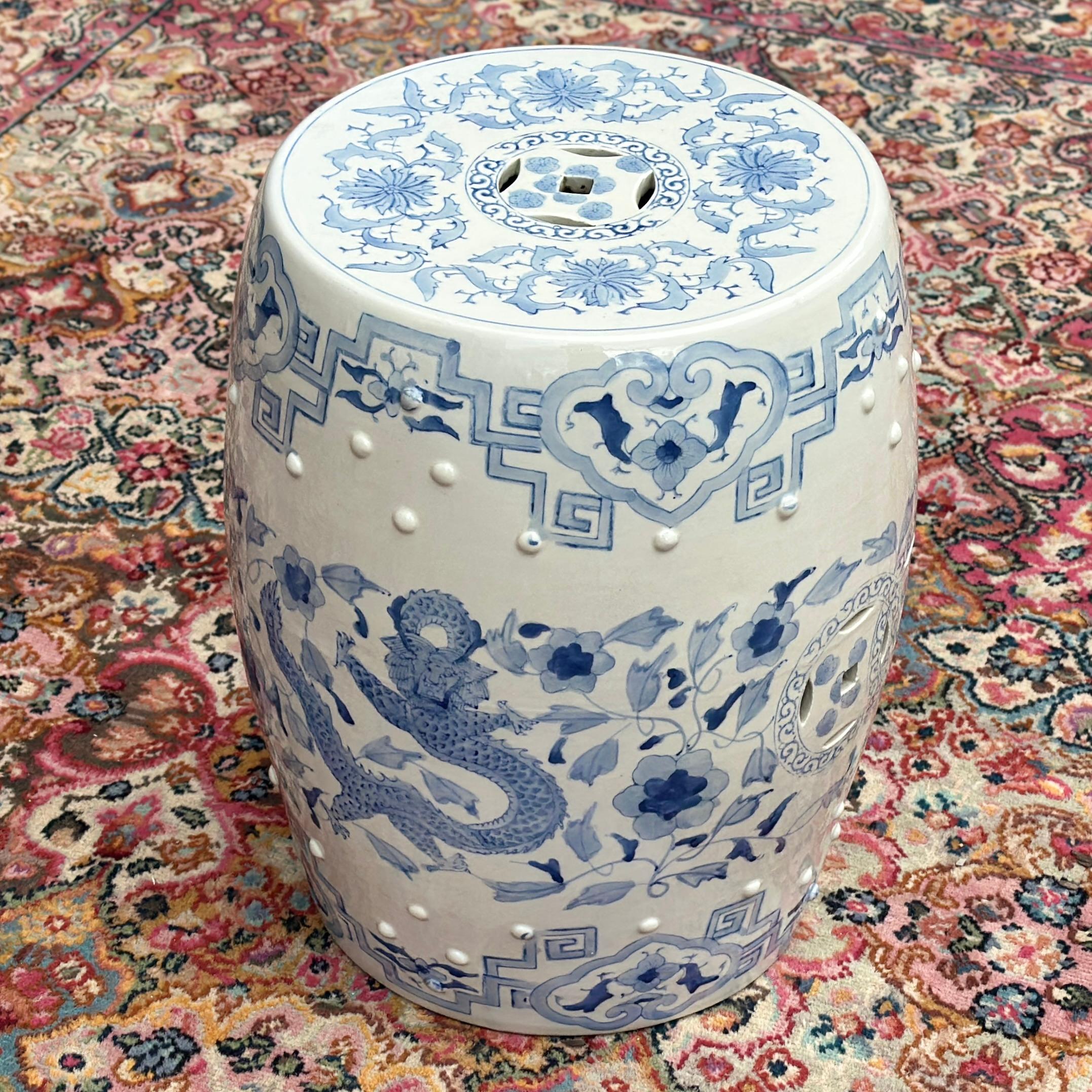 Vintage Chinese Blue & White Hand Painted Ceramic Garden Stool Drum Side Table In Good Condition For Sale In West Chester, PA