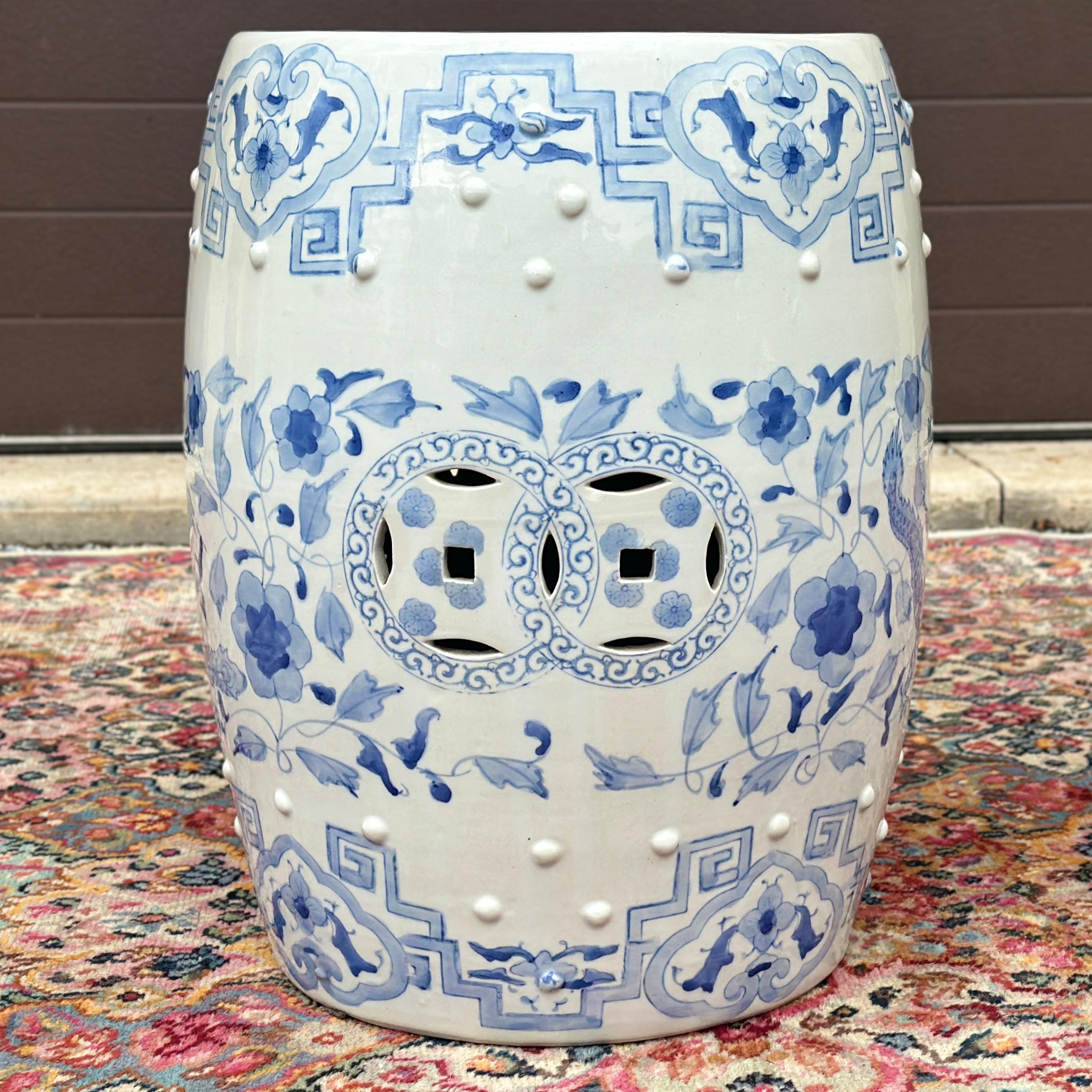 Vintage Chinese Blue & White Hand Painted Ceramic Garden Stool Drum Side Table For Sale 1