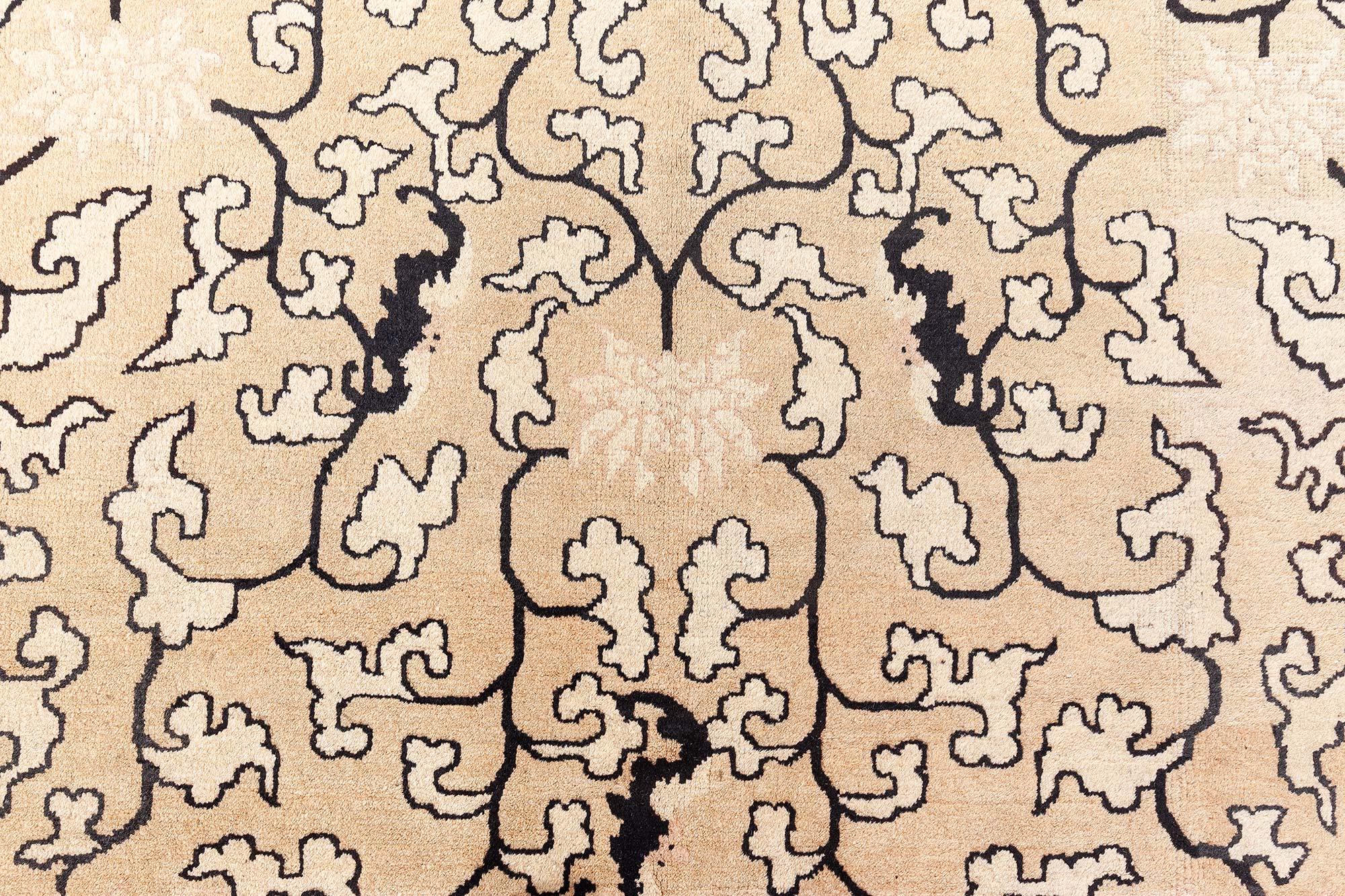 Tapis vintage chinois botanique fait à la main Doris Leslie Blau
Taille : 7'0