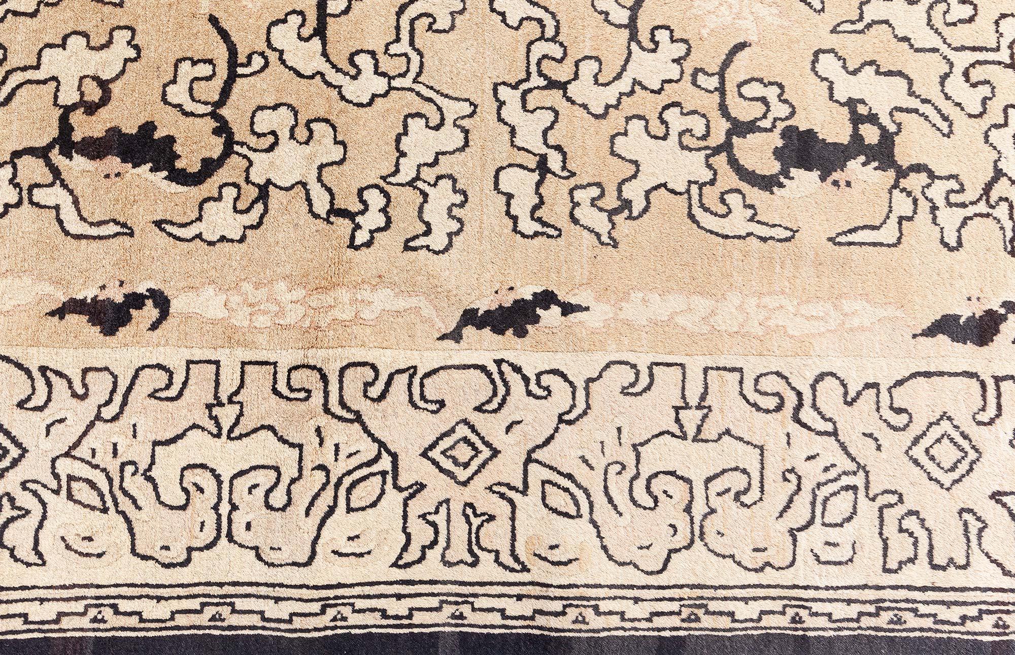 Tissé à la main Tapis vintage chinois botanique fait à la main Doris Leslie Blau en vente