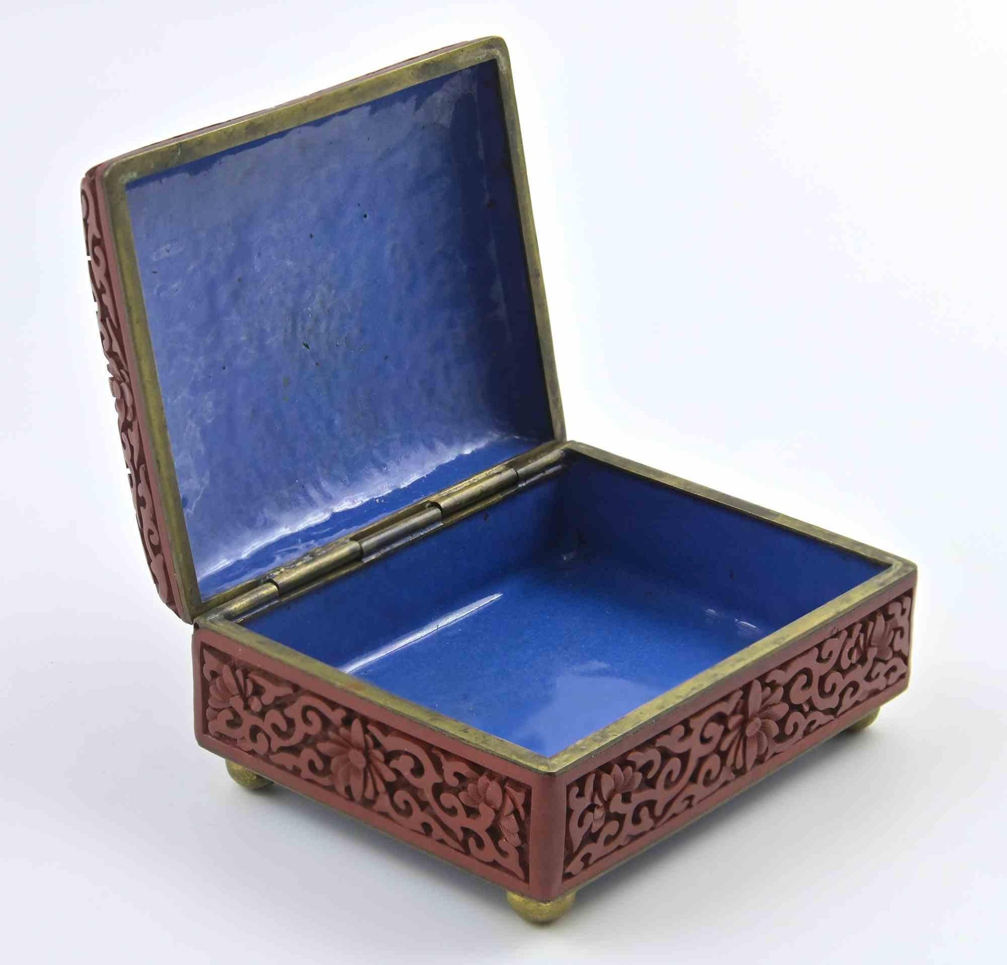 Vintage Chinese Box in Siegellack.

China Mitte des 20. Jahrhunderts.

4x10x8 cm.

Gute Bedingungen.