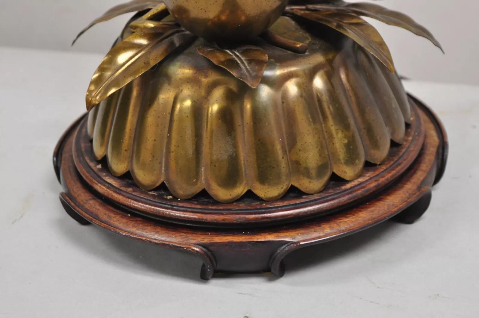 Lampe de bureau chinoise vintage en bronze, fruits et feuilles de lotus en vente 3