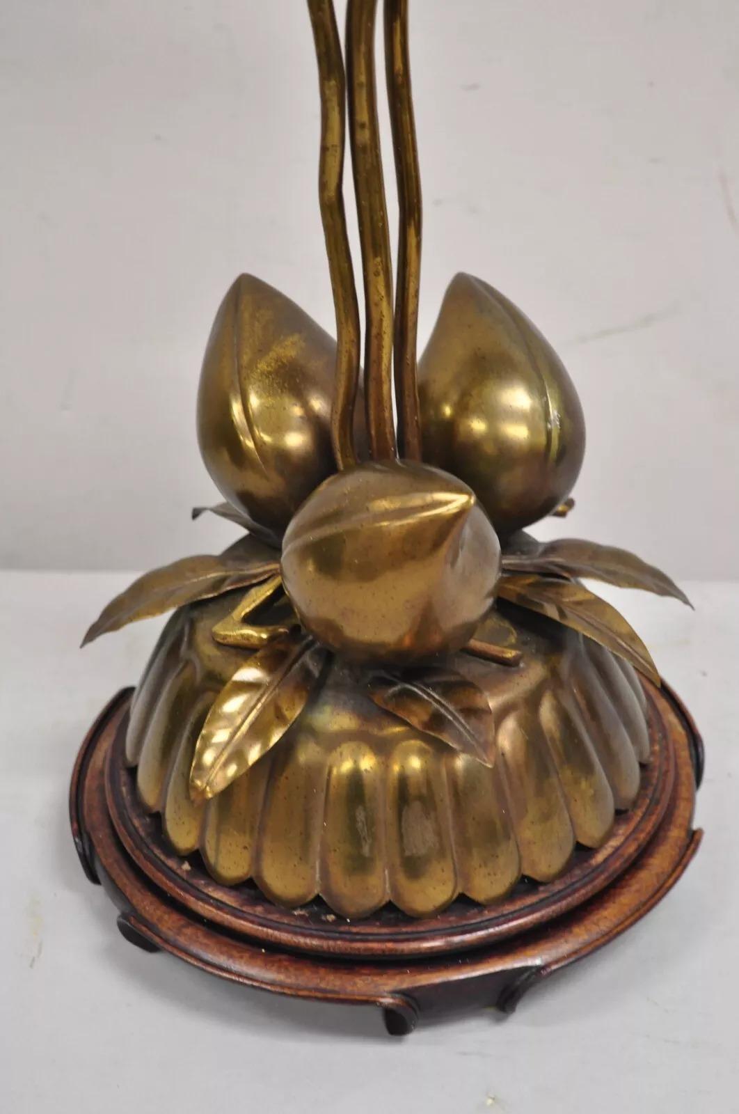 Chinoiseries Lampe de bureau chinoise vintage en bronze, fruits et feuilles de lotus en vente
