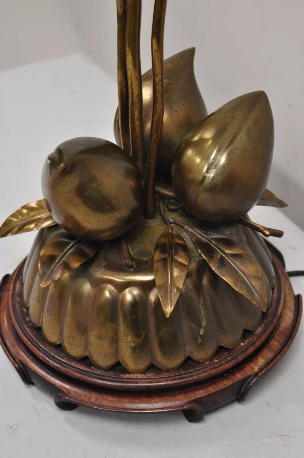 Laiton Lampe de bureau chinoise vintage en bronze, fruits et feuilles de lotus en vente