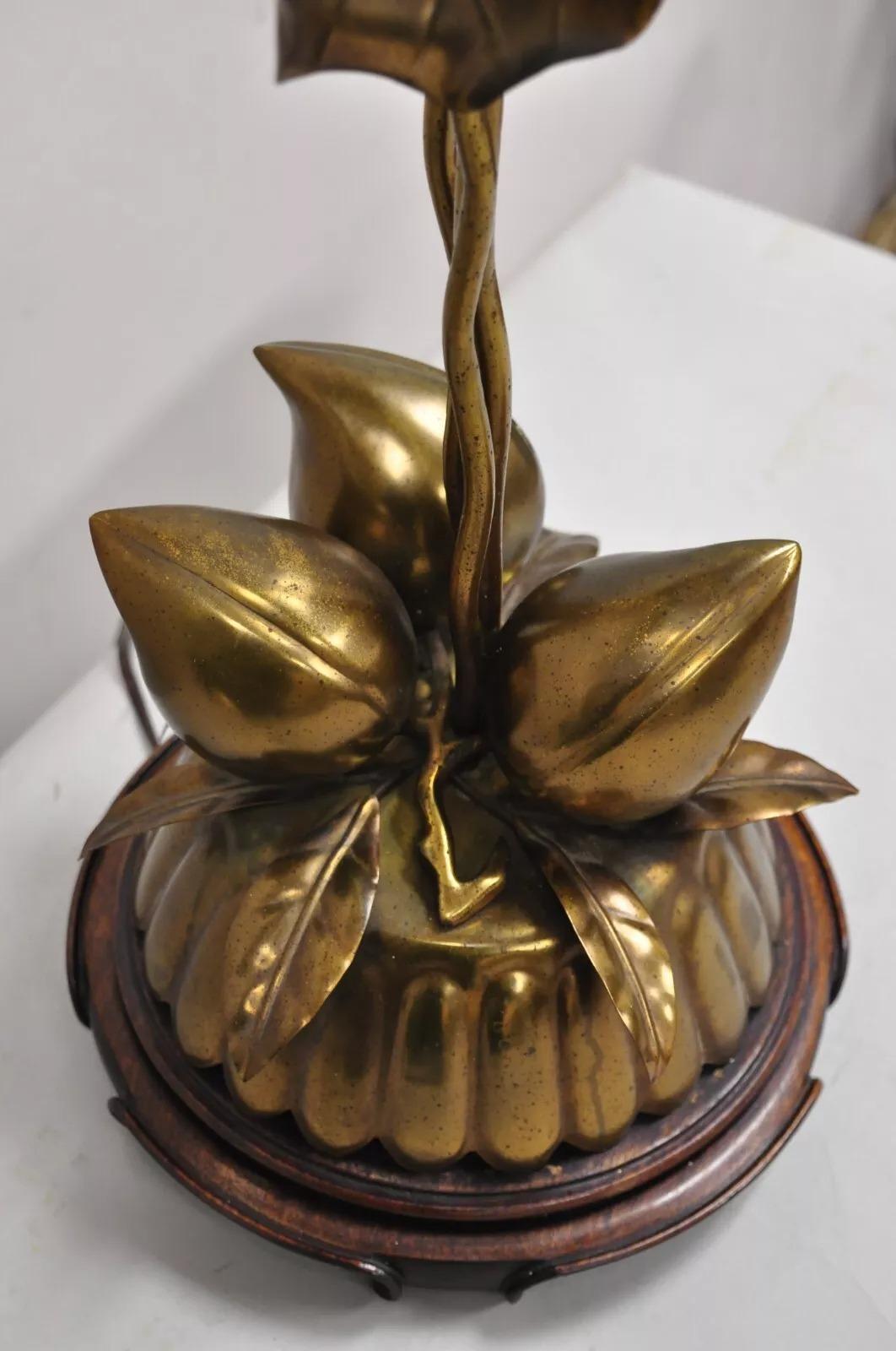 Lampe de bureau chinoise vintage en bronze, fruits et feuilles de lotus en vente 1