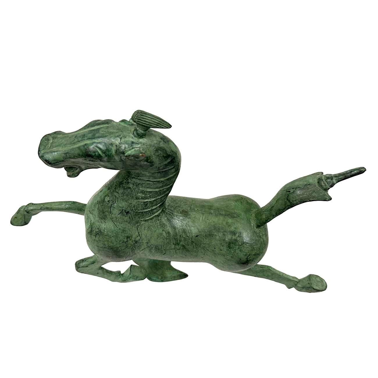 Statua di bronzo cinese vintage del cavallo che calpesta una rondine volante in vendita 2