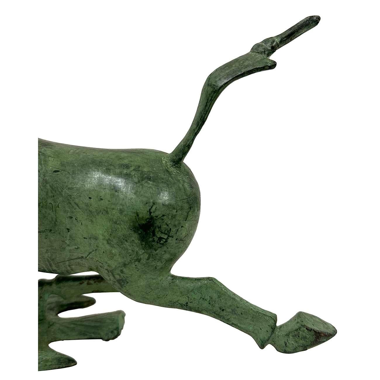 XX secolo Statua di bronzo cinese vintage del cavallo che calpesta una rondine volante in vendita
