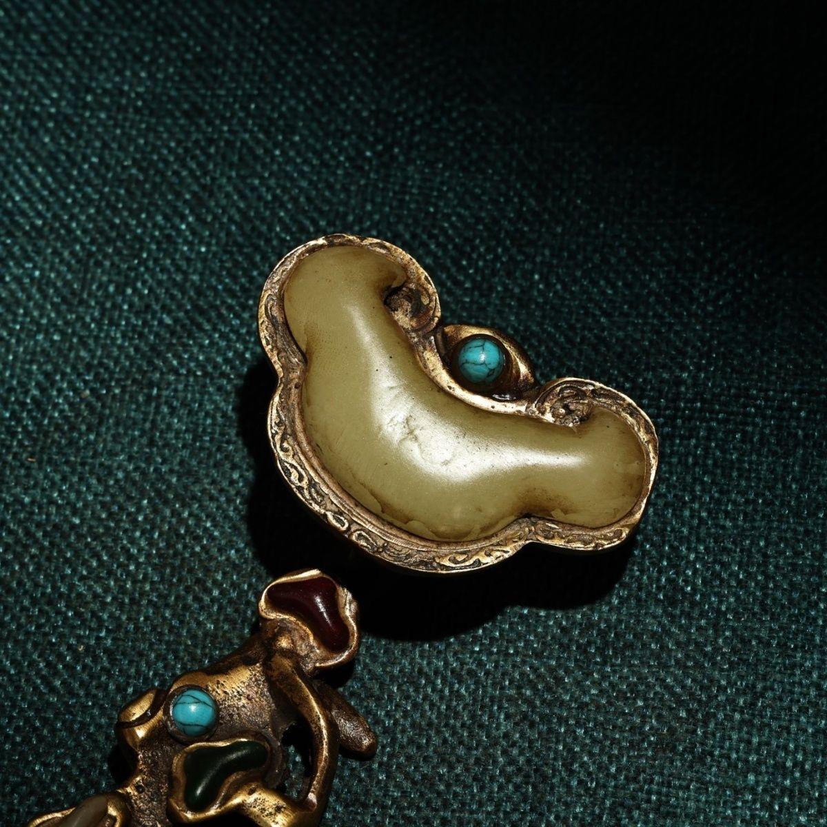 Vintage Chinese Bronze Ruyi with White Jade Lingzhi For Sale 1