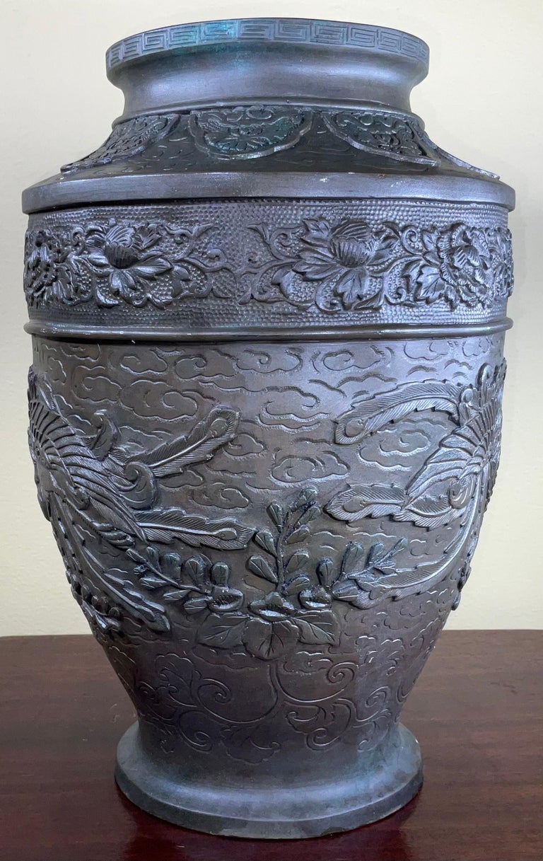 Vintage Chinese Bronze Vase For Sale at 1stDibs