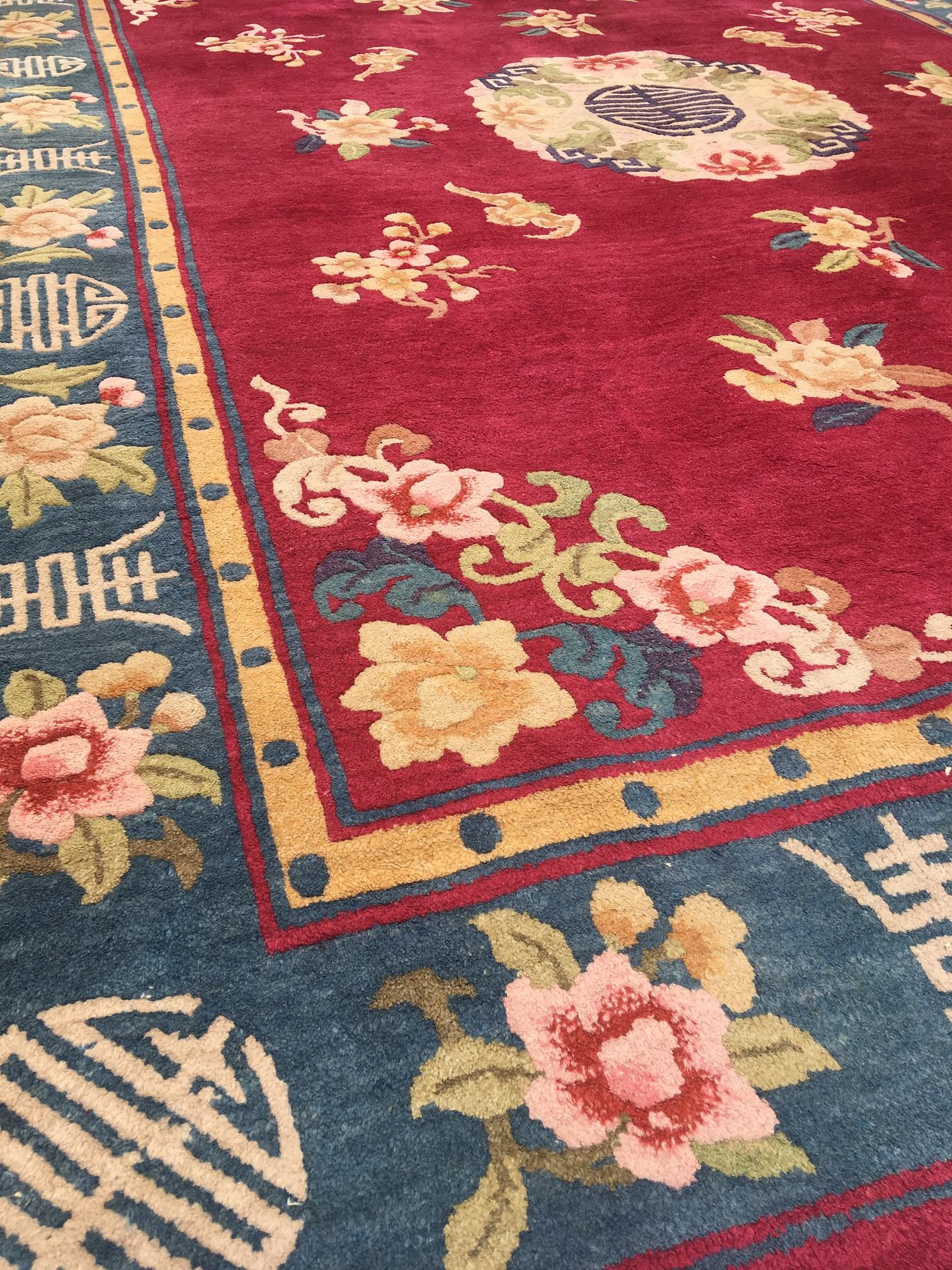 Vintage Chinese Carpet In Good Condition For Sale In Tetsworth, GB