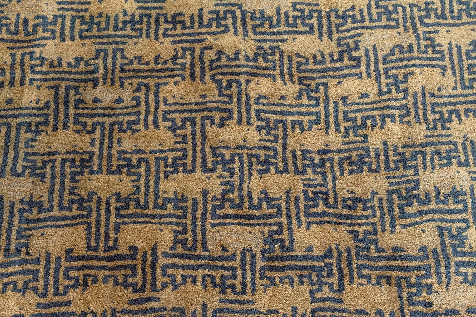 Doris Leslie Blau Vintage Chinese Carpet In Good Condition For Sale In New York, NY