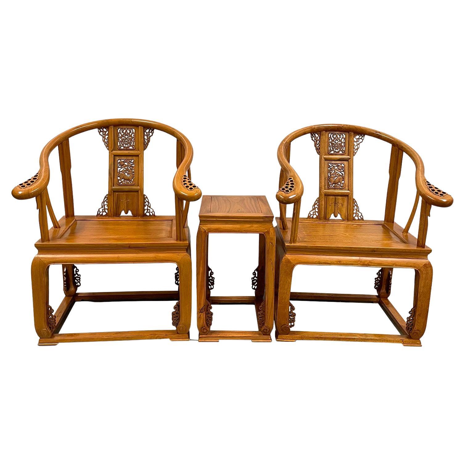 Ensemble de fauteuils vintage chinois sculptés en bois de campagne à dossier en fer à cheval