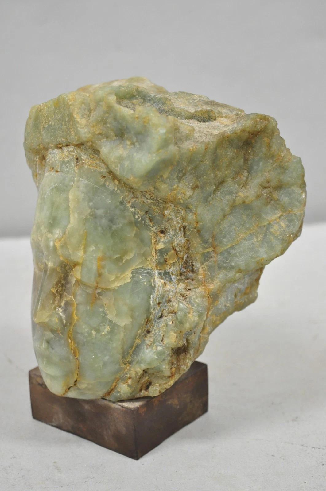 XX secolo Scultura d'epoca cinese in pietra ollare verde intagliata da 8