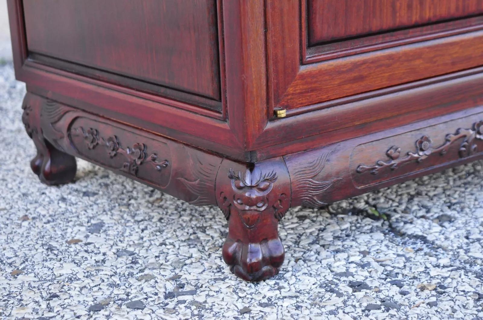 Console de bar à liqueur chinoise sculptée en bois dur avec miroirs en vente 3
